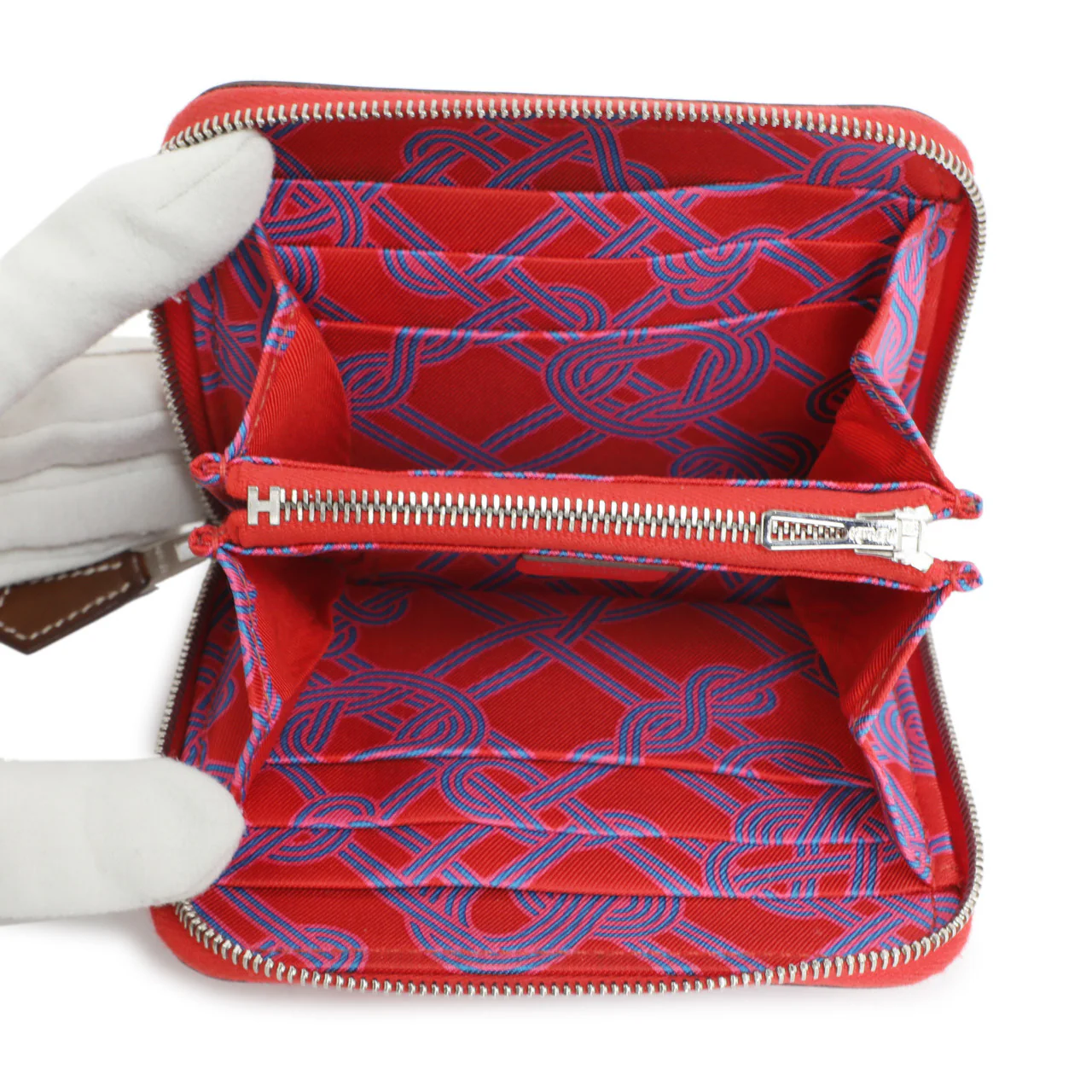 Hermes Rouge De Coeur Swift Noeuds Marins Silk'in Compact Zip  Wallet - Image 8