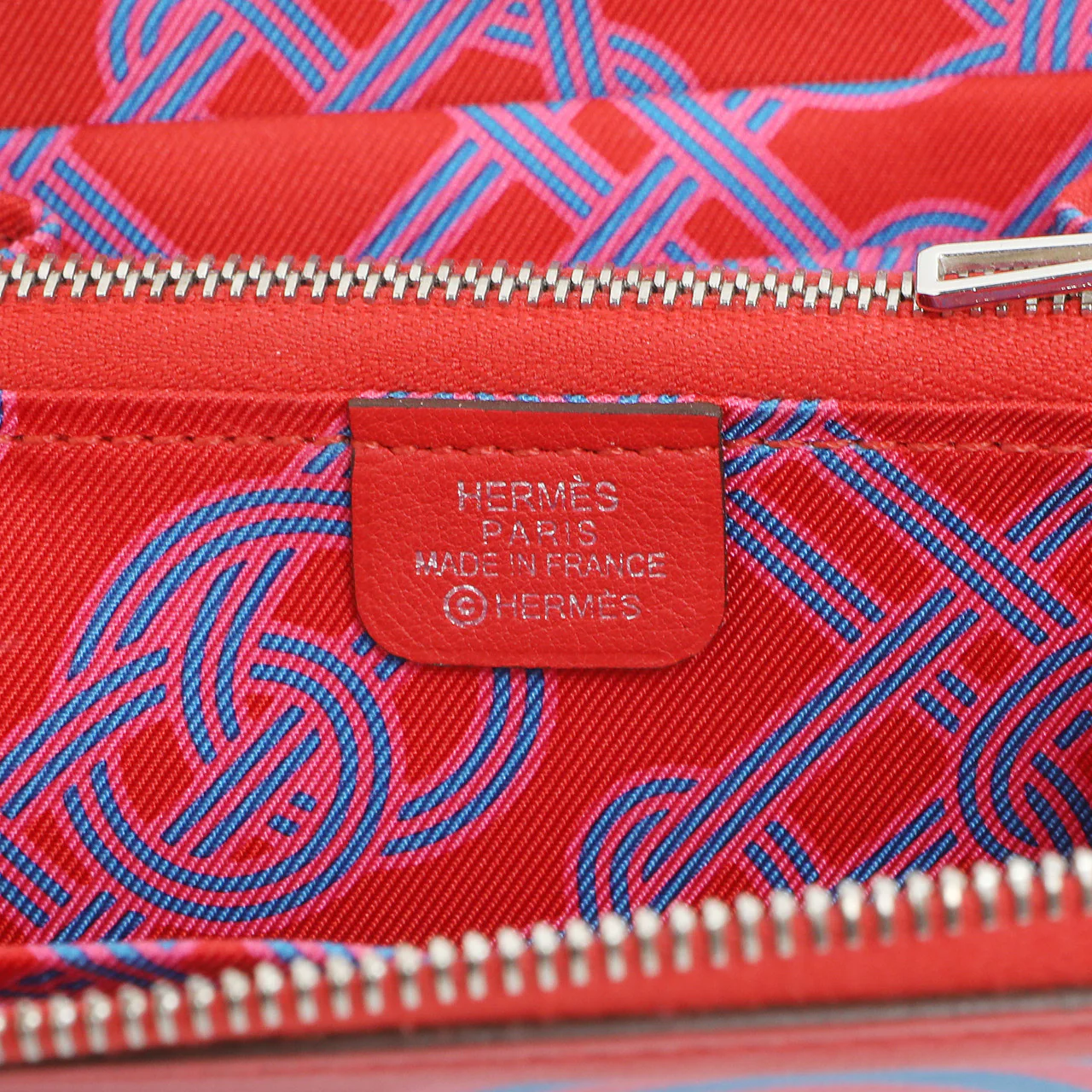 Hermes Rouge De Coeur Swift Noeuds Marins Silk'in Compact Zip  Wallet - Image 9