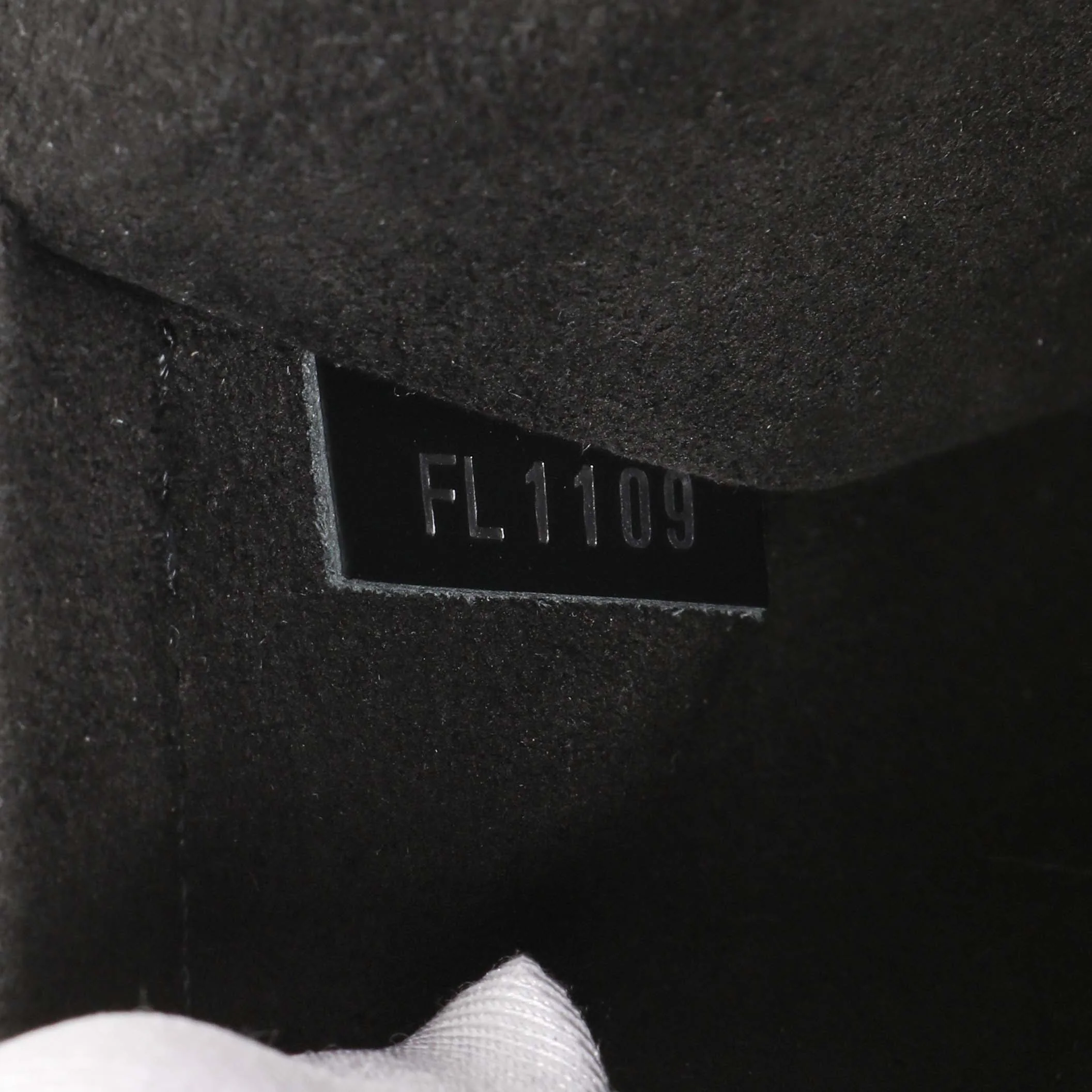 Louis Vuitton Black Epi Twist Shoulder Bag MM - Image 8