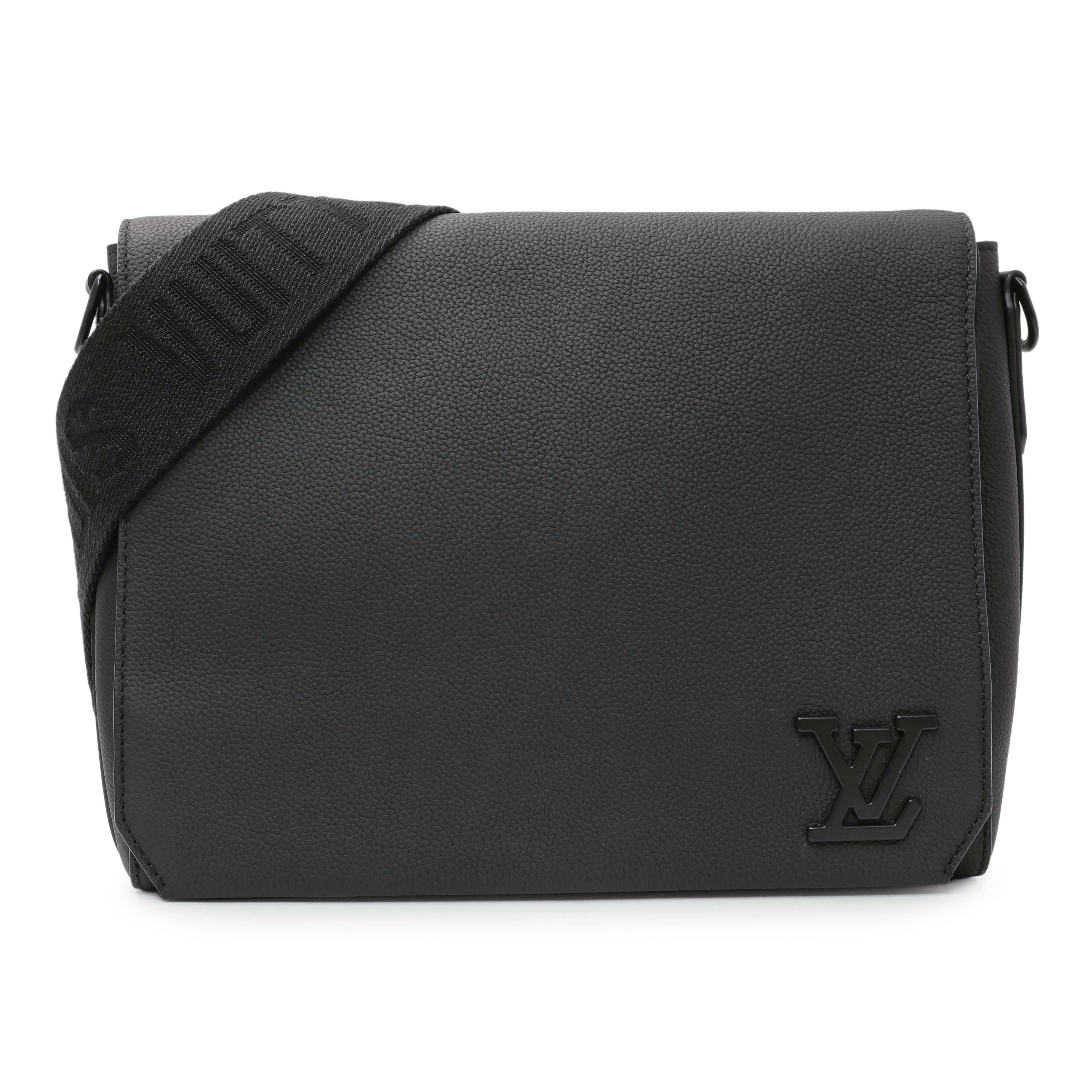 Louis Vuitton Black Grained Calfskin Aerogram Takeoff Messenger