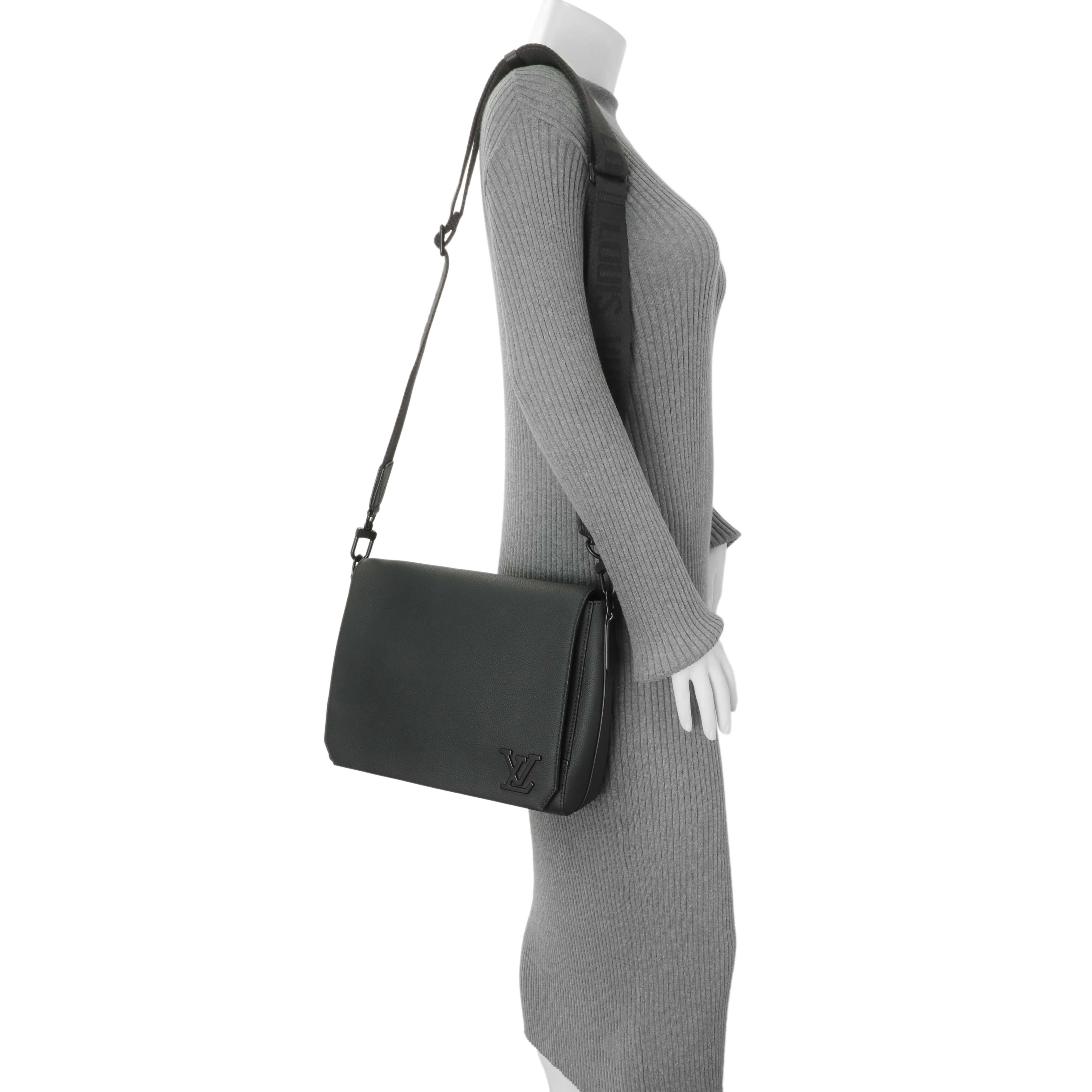 Louis Vuitton Black Grained Calfskin Aerogram Takeoff Messenger - Image 6