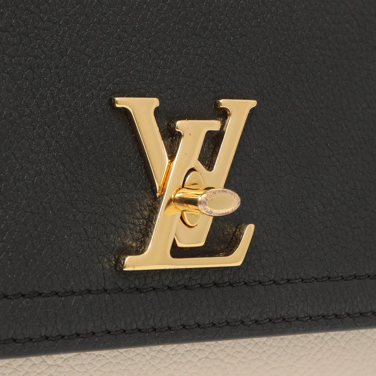 Louis Vuitton Black Grained Calfskin Lockme Chain Phone Pouch - Image 7