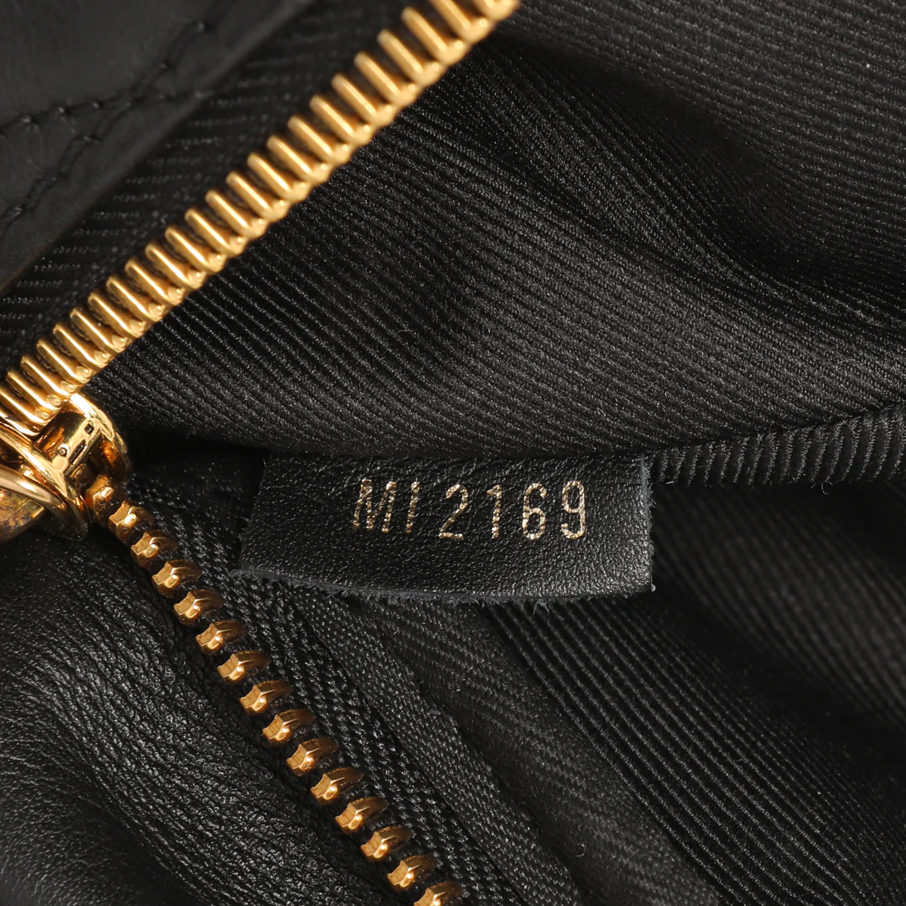 Louis Vuitton Black Quilted Calfskin New Wave Bumbag - Image 6