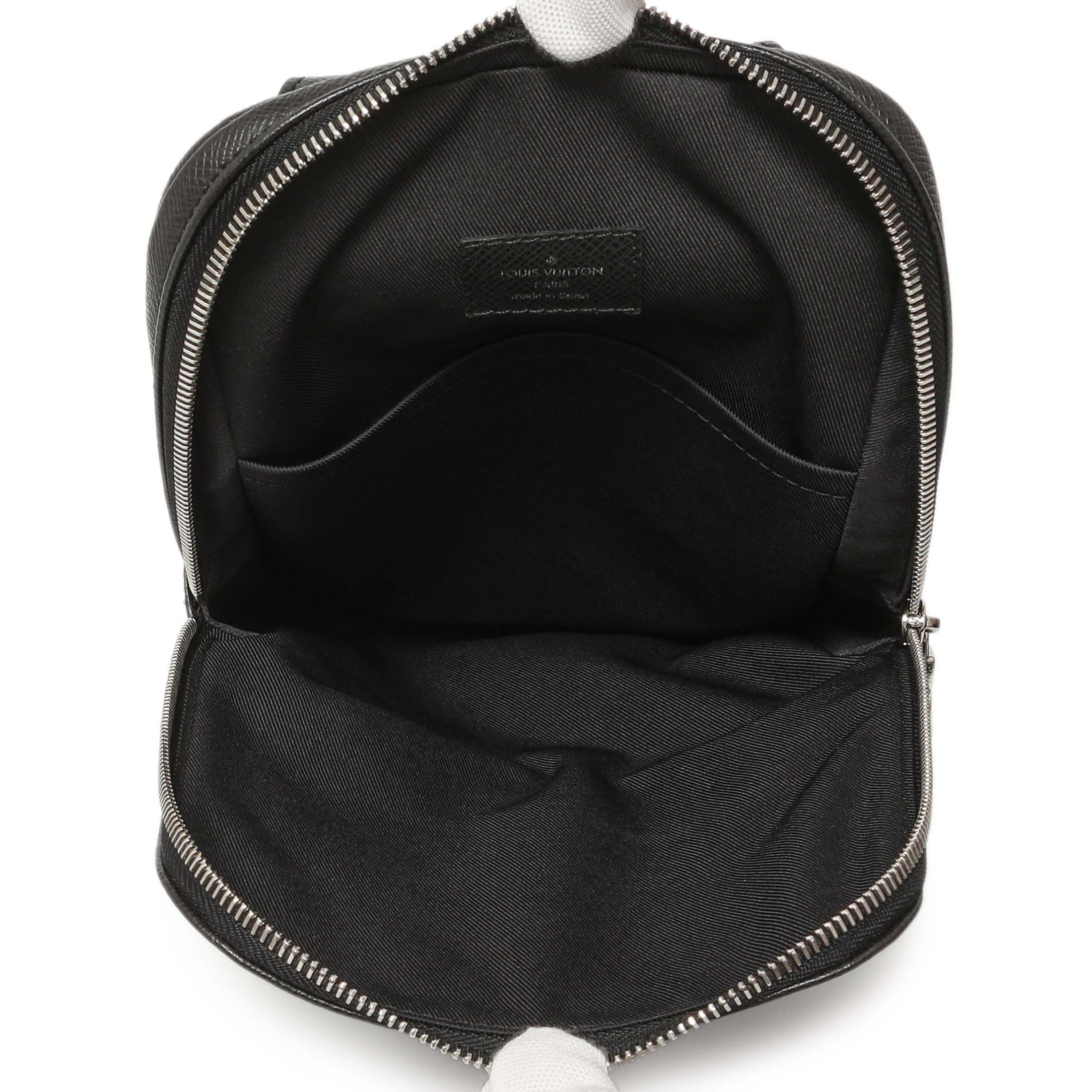 Louis Vuitton Black Taiga Avenue Sling - Image 4