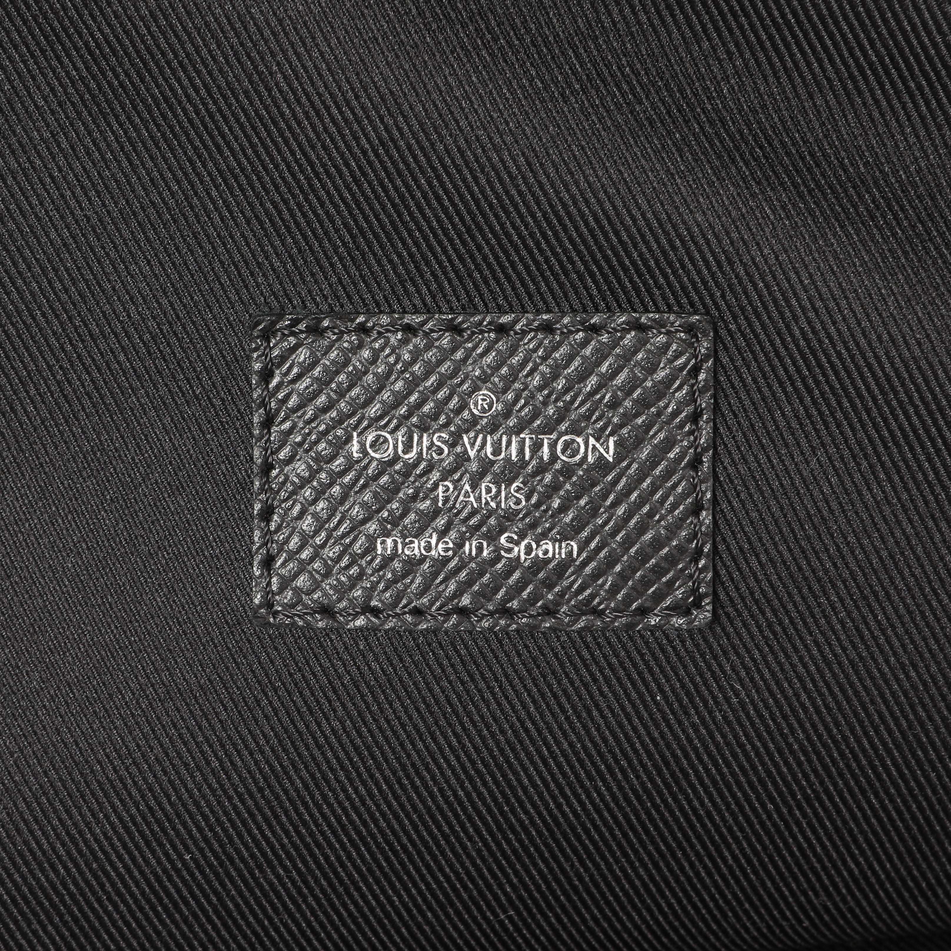 Louis Vuitton Black Taiga Avenue Sling - Image 5