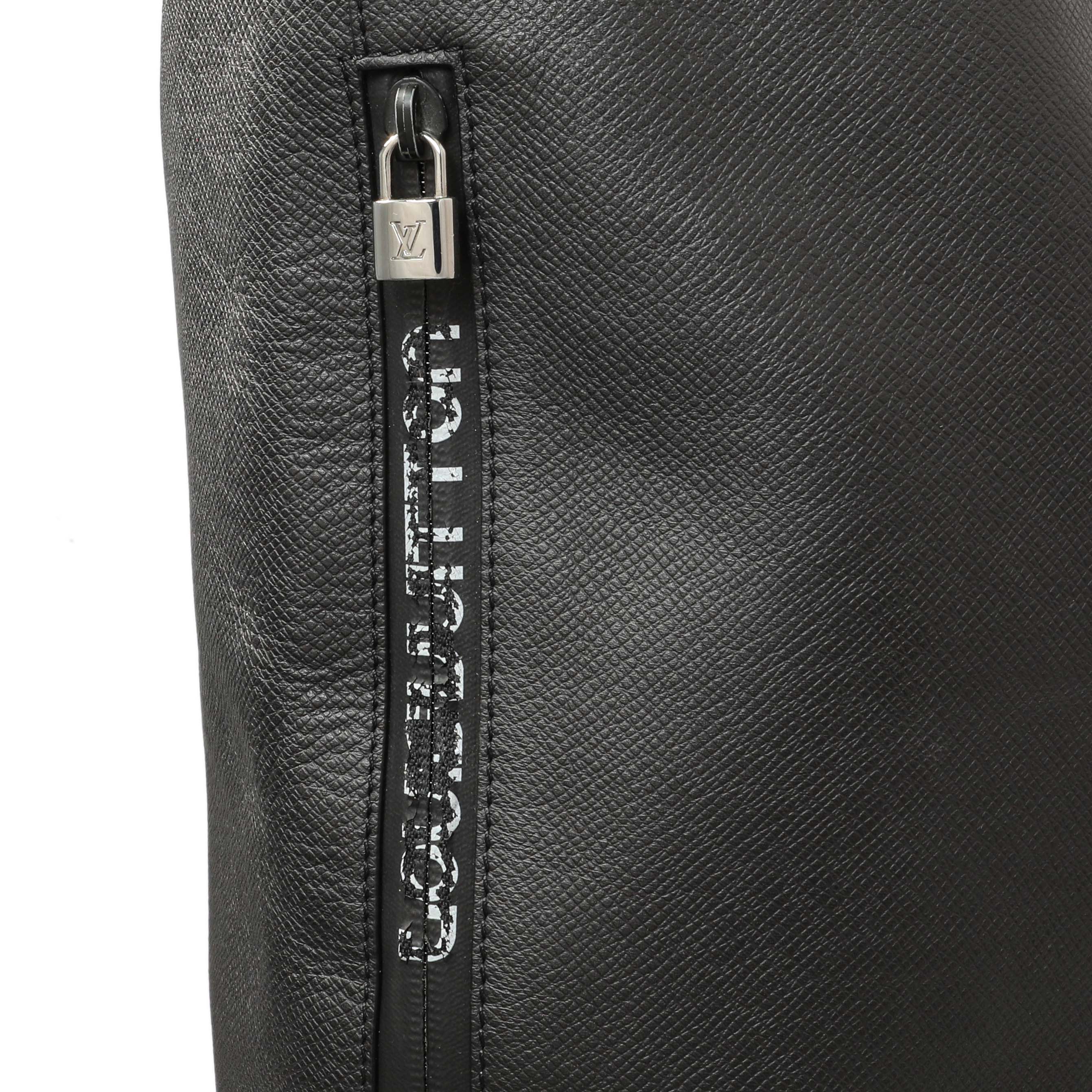 Louis Vuitton Black Taiga Outdoor Cabas - Image 15