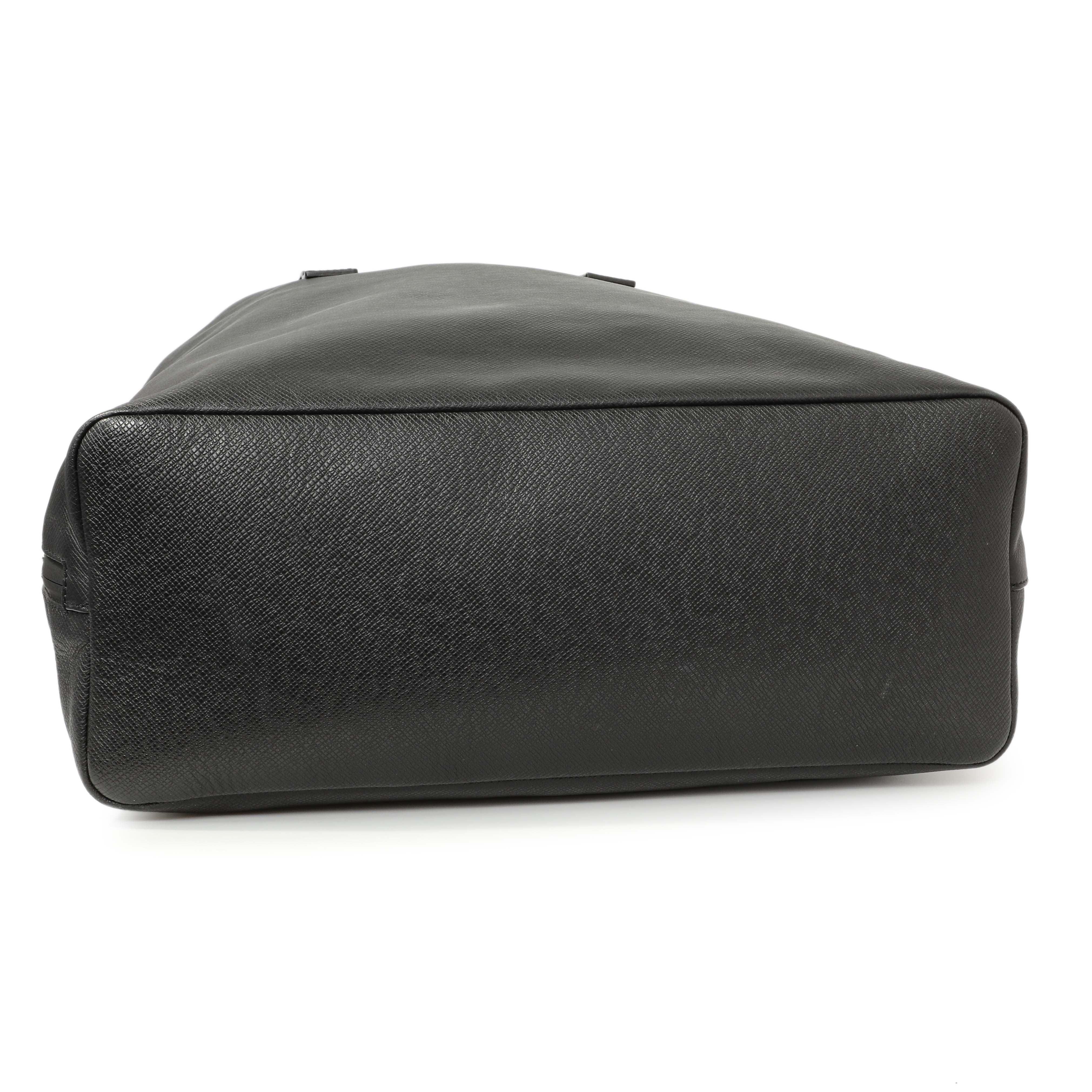 Louis Vuitton Black Taiga Outdoor Cabas - Image 3