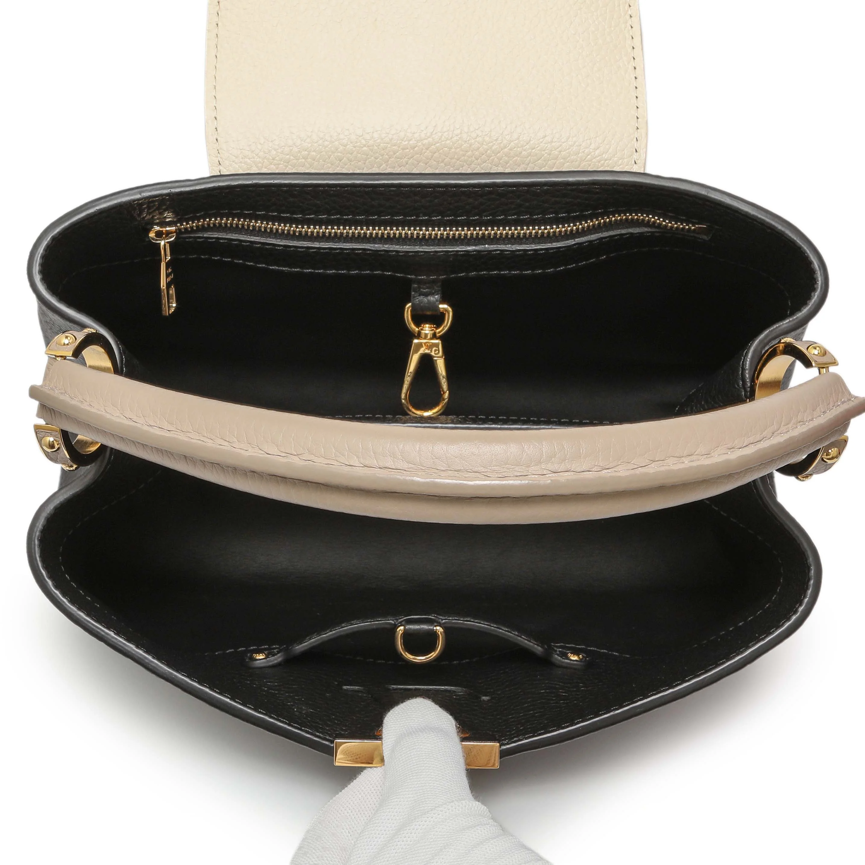 Louis Vuitton Black Taurillon Flower Chain Capucines MM - Image 4