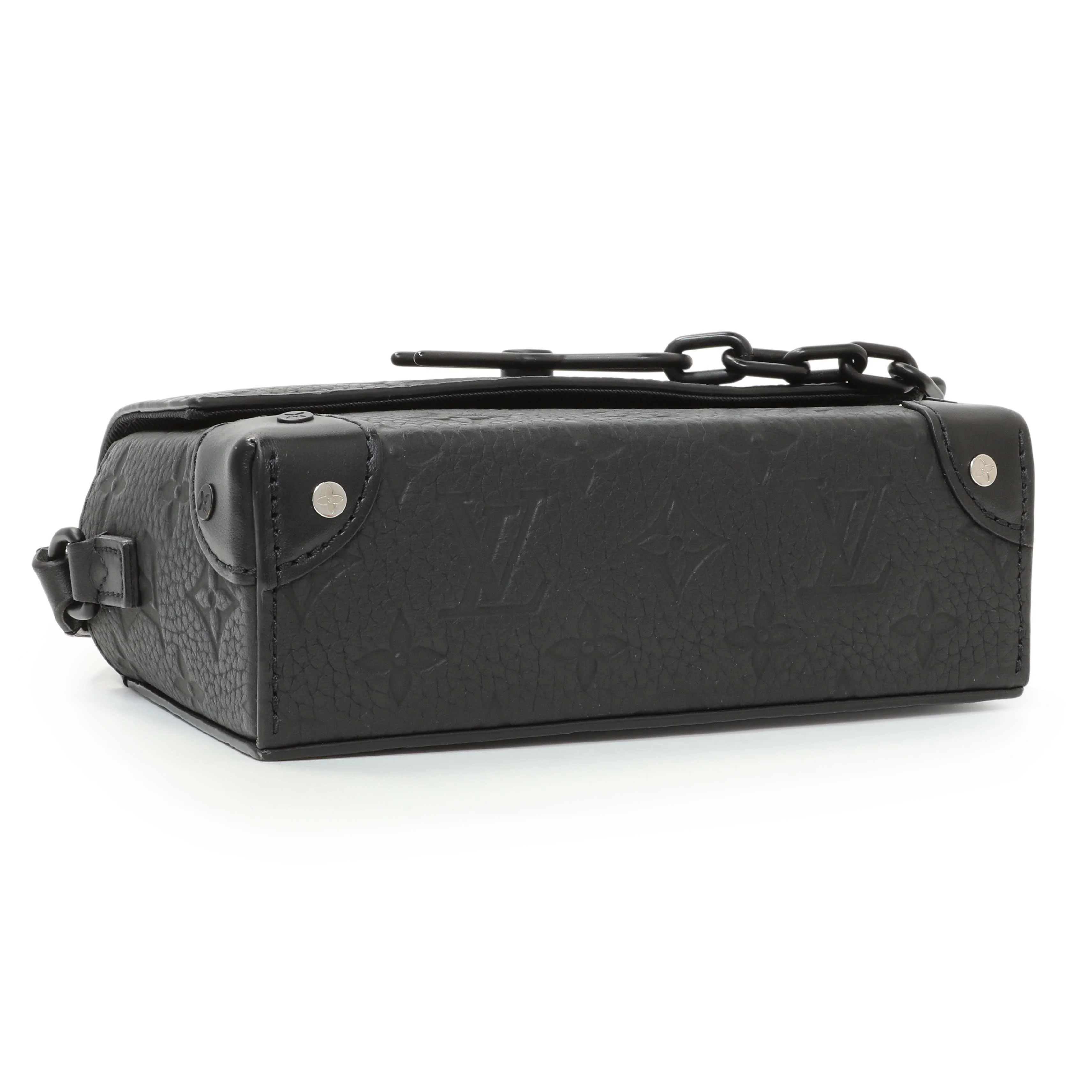 Louis Vuitton Black Taurillon Monogram Steamer Wearable Wallet - Image 3