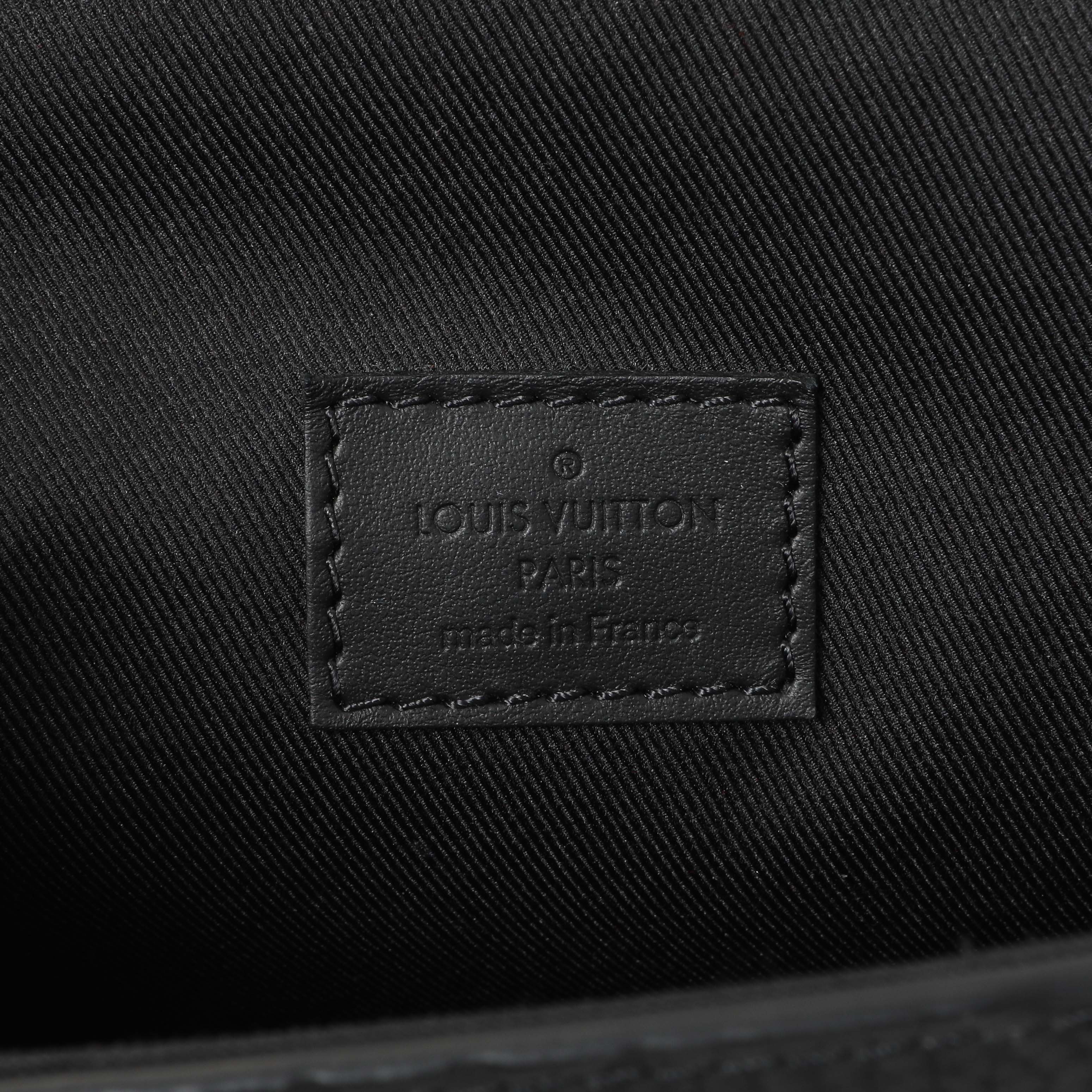 Louis Vuitton Black Taurillon Monogram Steamer Wearable Wallet - Image 9