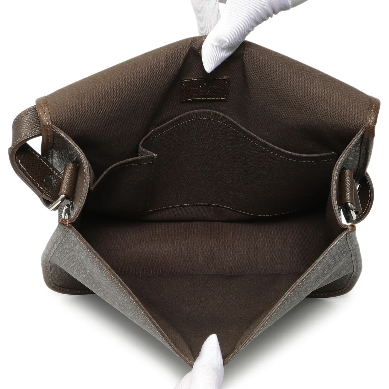 Louis Vuitton Brown Taiga Andrei Messenger - Image 8