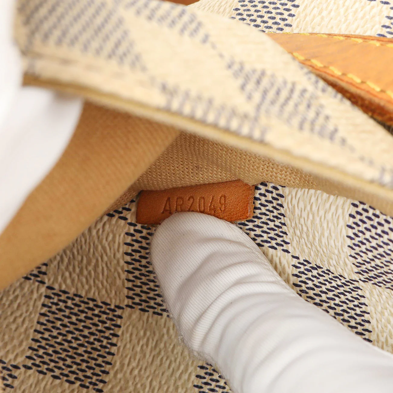 Louis Vuitton Damier Azur Totally PM - Image 10