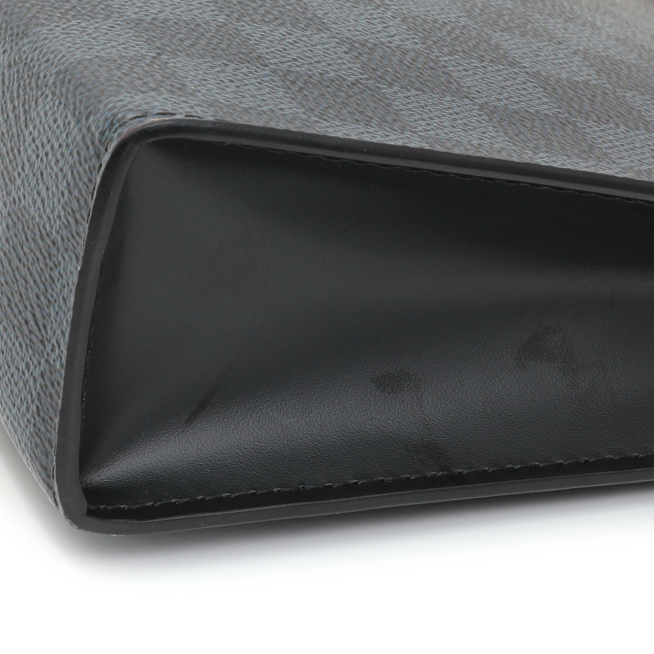 Louis Vuitton Damier Cobalt Race Pochette Voyage MM - Image 6