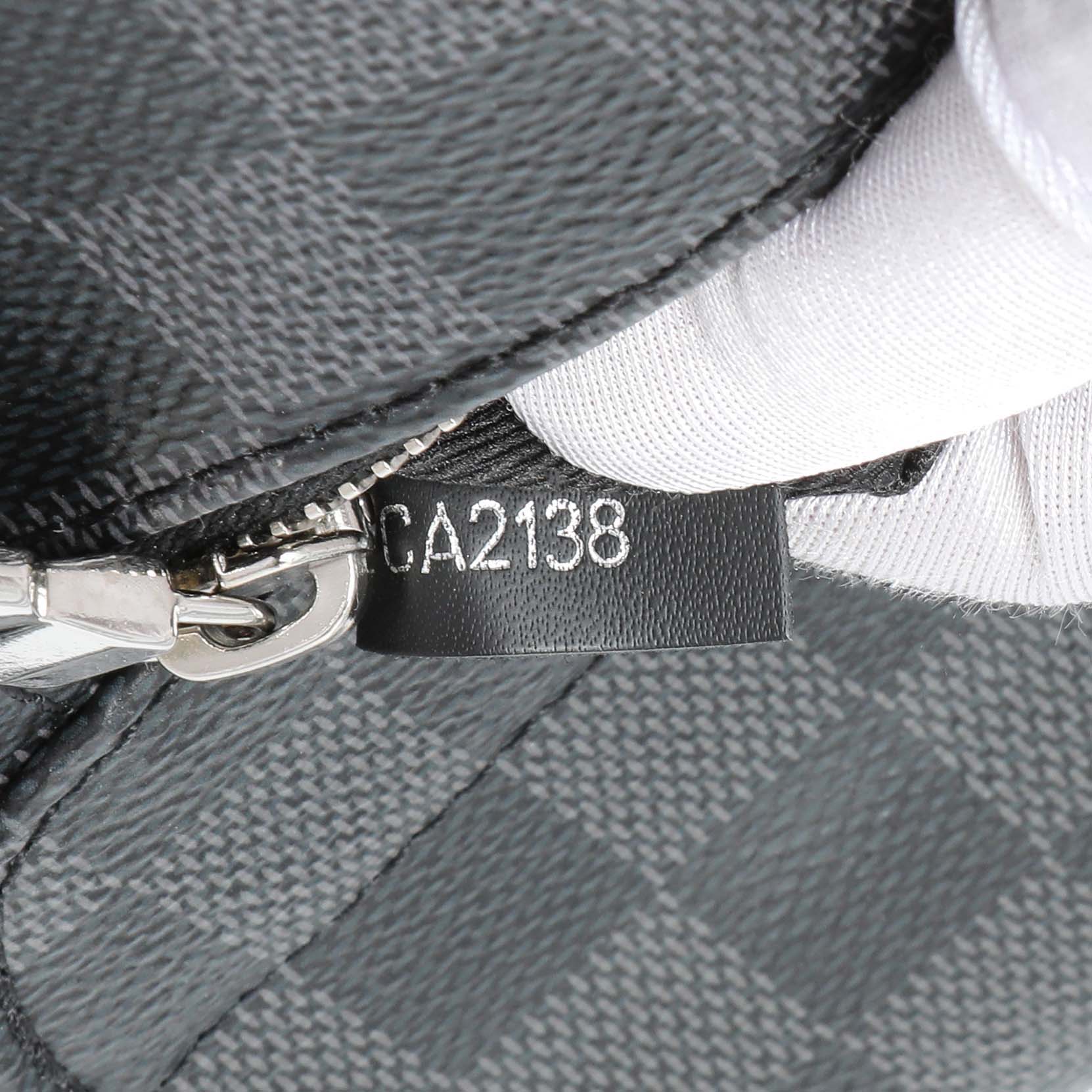 Louis Vuitton Damier Graphite District Messenger - Image 10