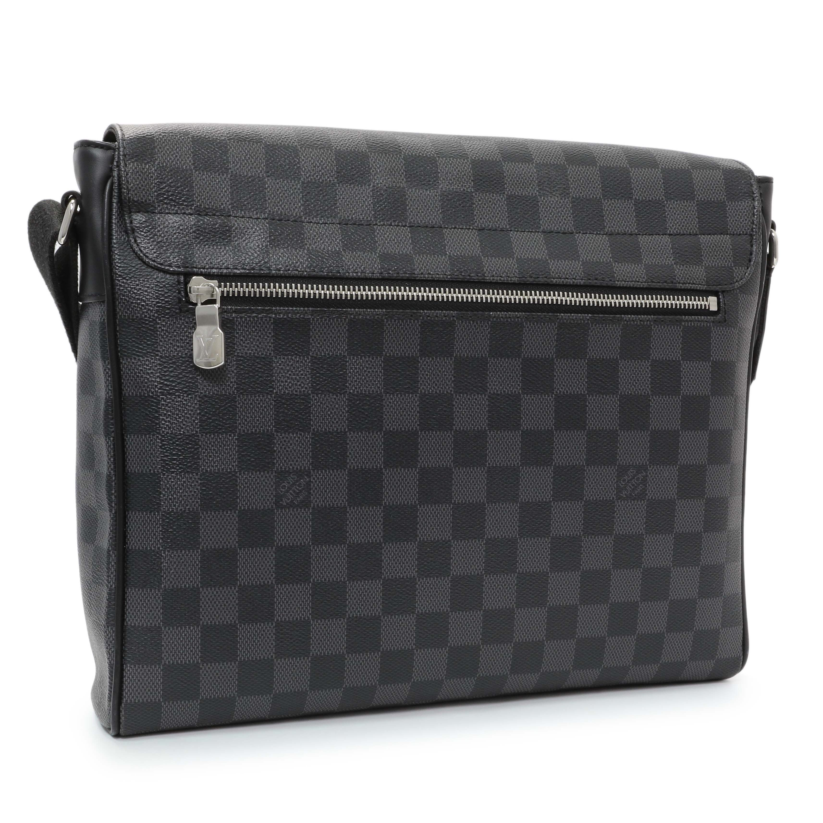 Louis Vuitton Damier Graphite District Messenger - Image 2