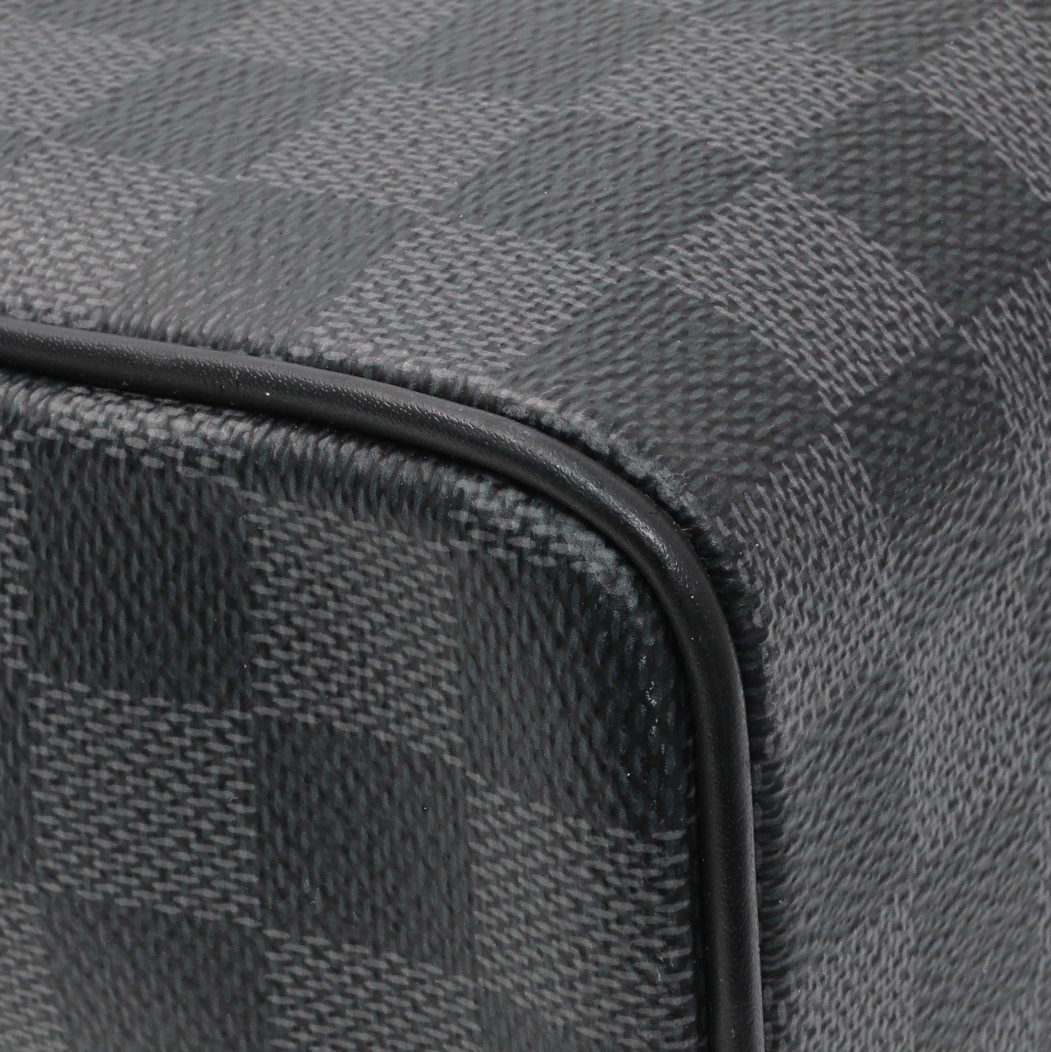 Louis Vuitton Damier Graphite District Messenger - Image 6