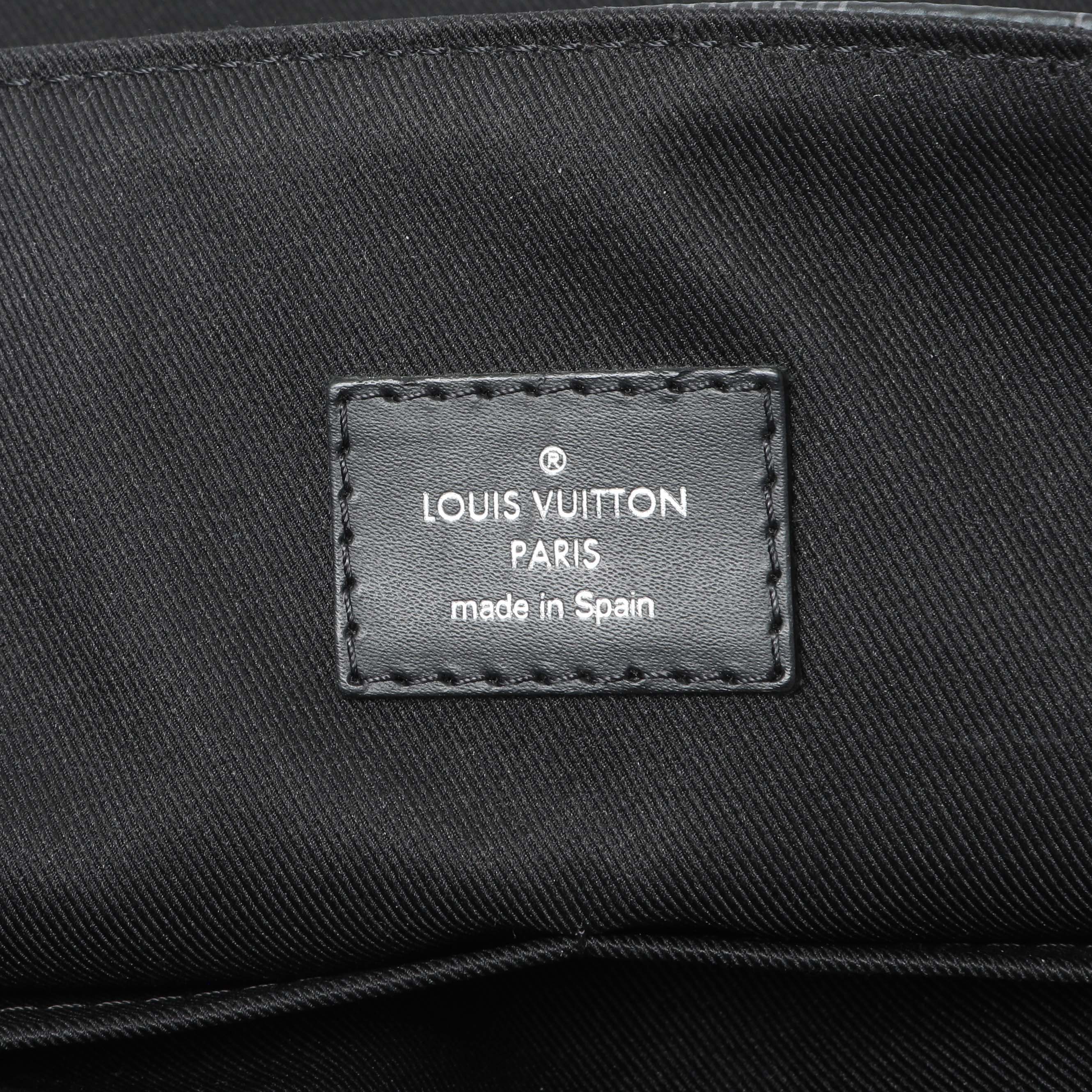 Louis Vuitton Damier Graphite District Messenger - Image 9