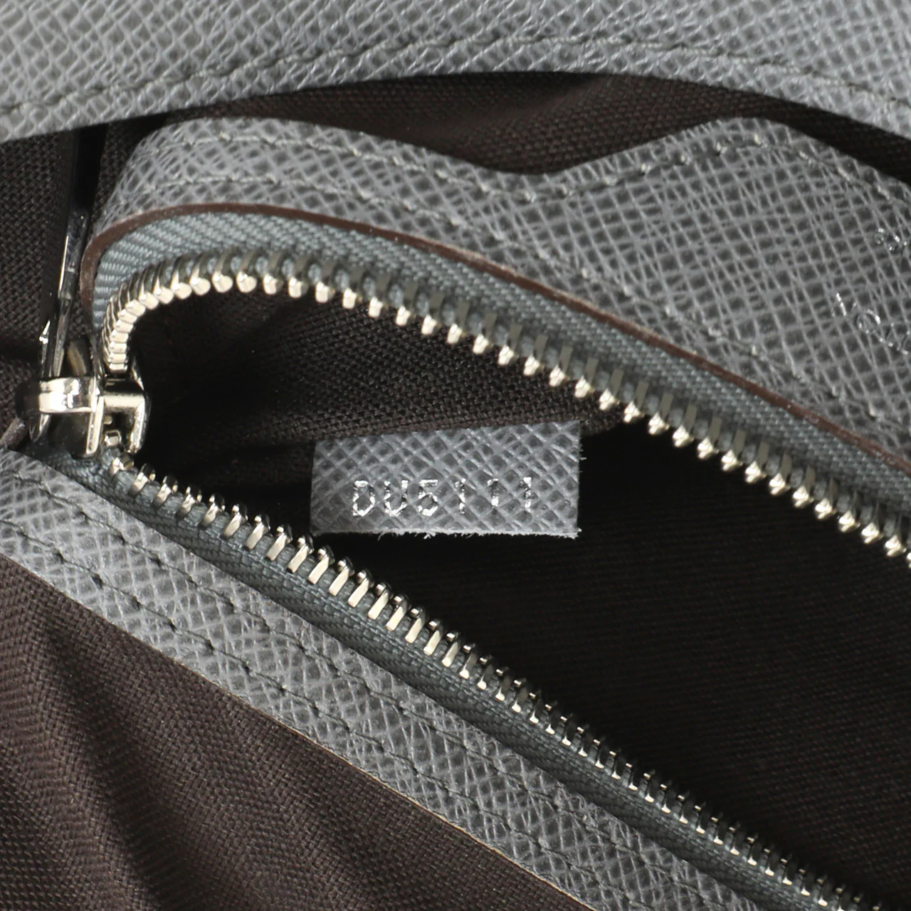 Louis  Vuitton Glacier Taiga Roman MM - Image 12