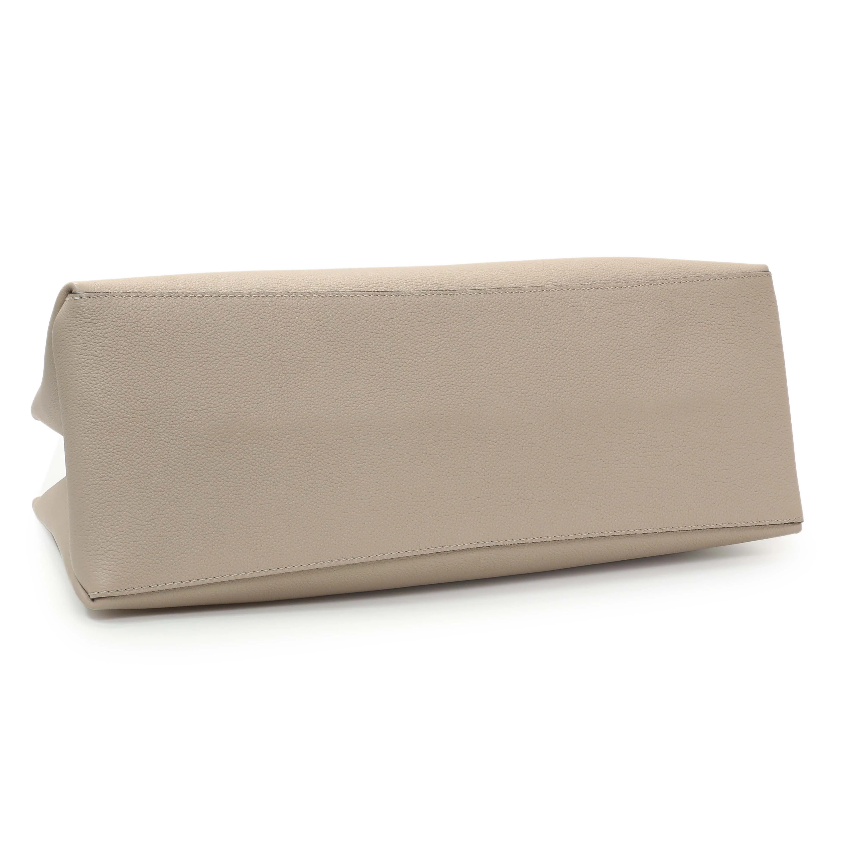 Louis Vuitton Greige Grained Calfskin Lockme Shopper - Image 3