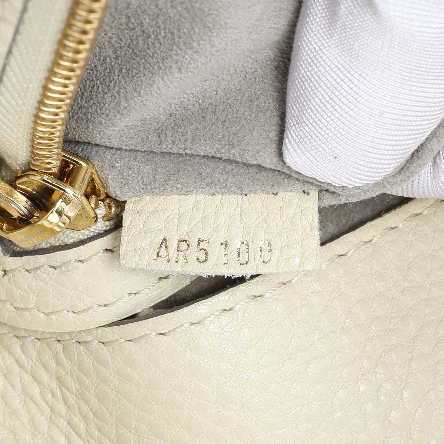 Louis Vuitton Ivory Mahina Cirrus MM - Image 10