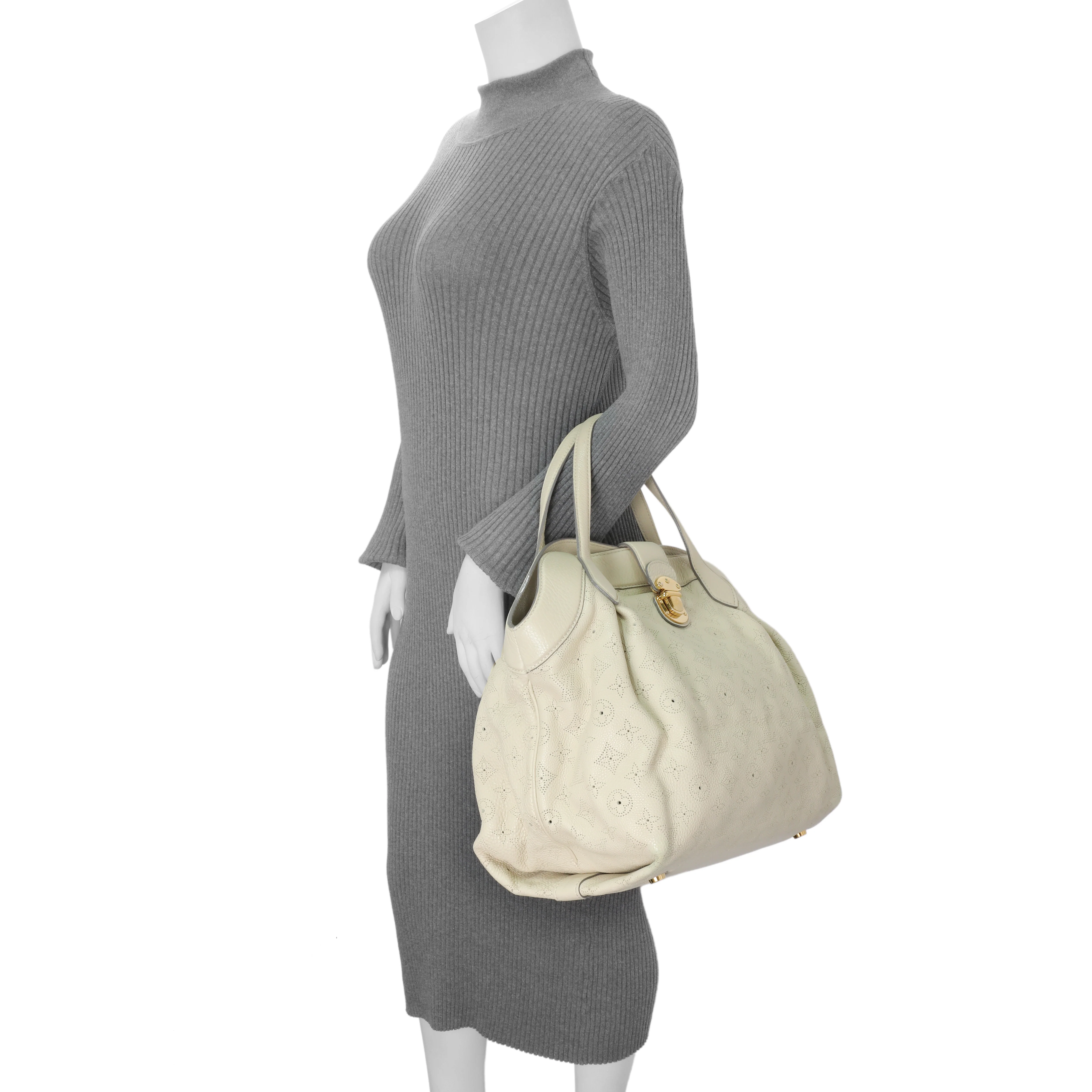 Louis Vuitton Ivory Mahina Cirrus MM - Image 13