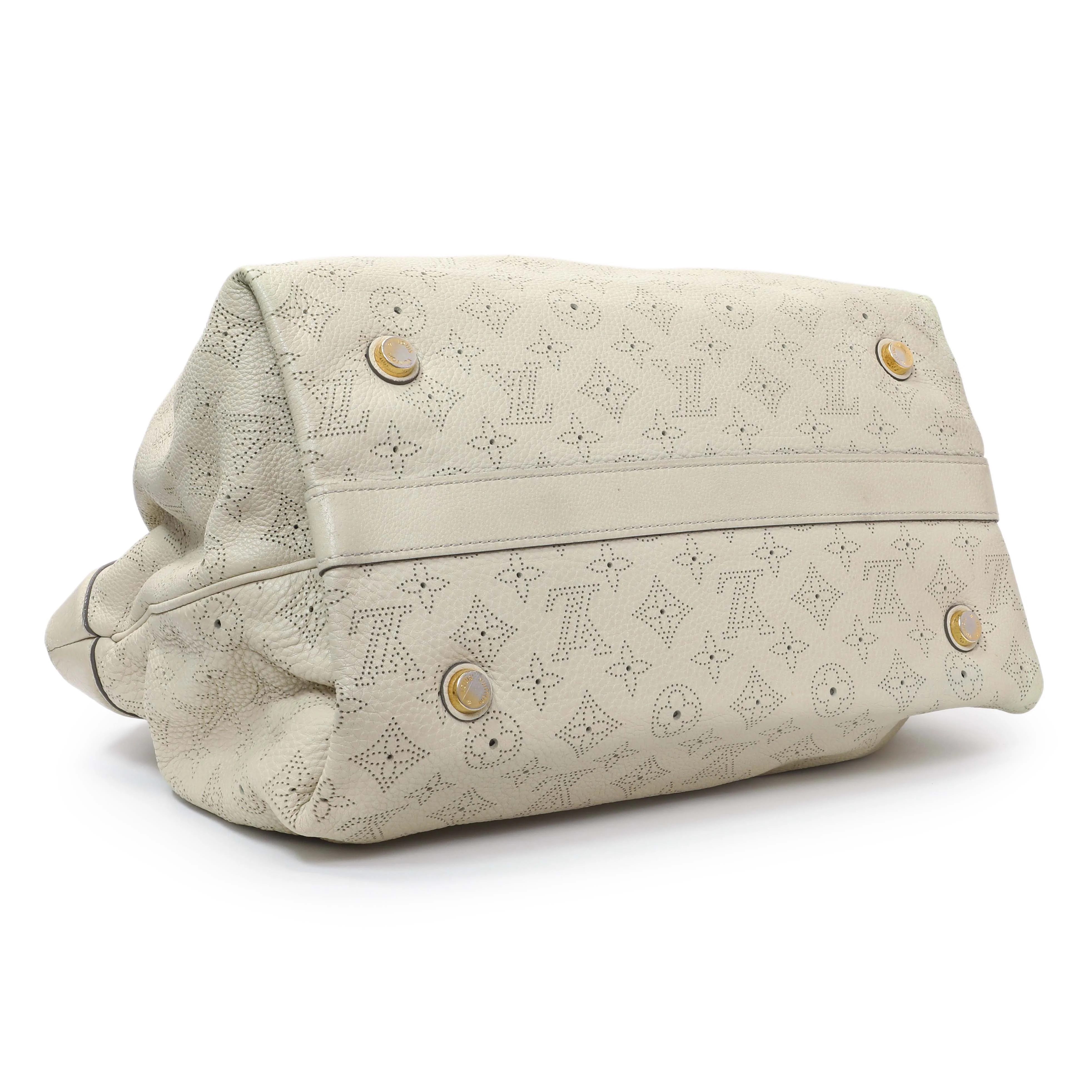 Louis Vuitton Ivory Mahina Cirrus MM - Image 3