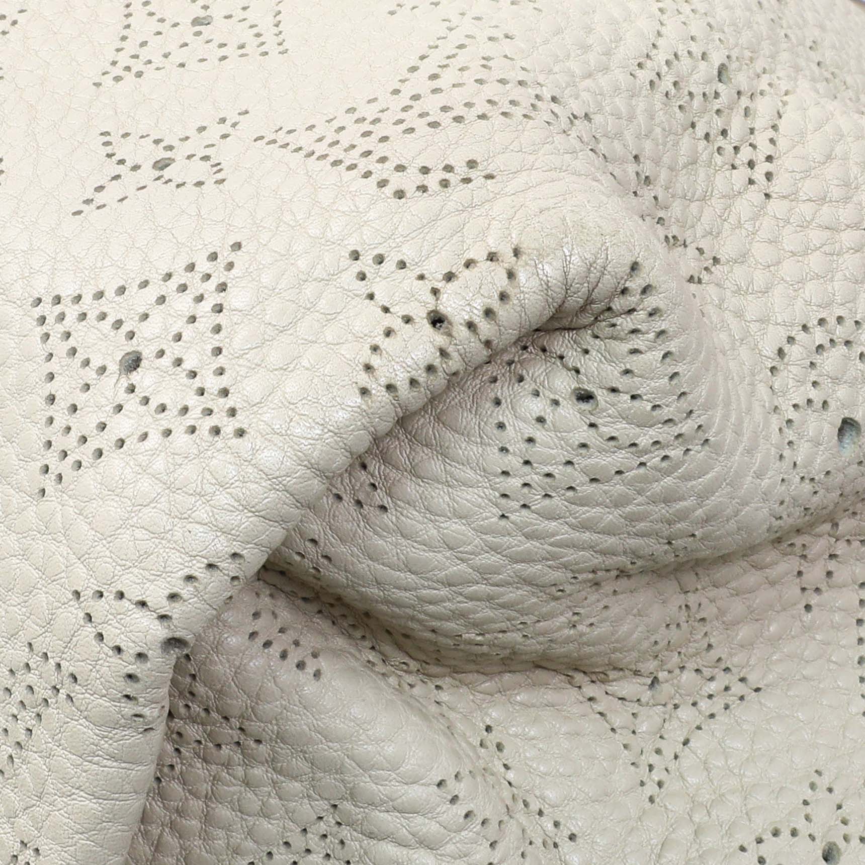 Louis Vuitton Ivory Mahina Cirrus MM - Image 7