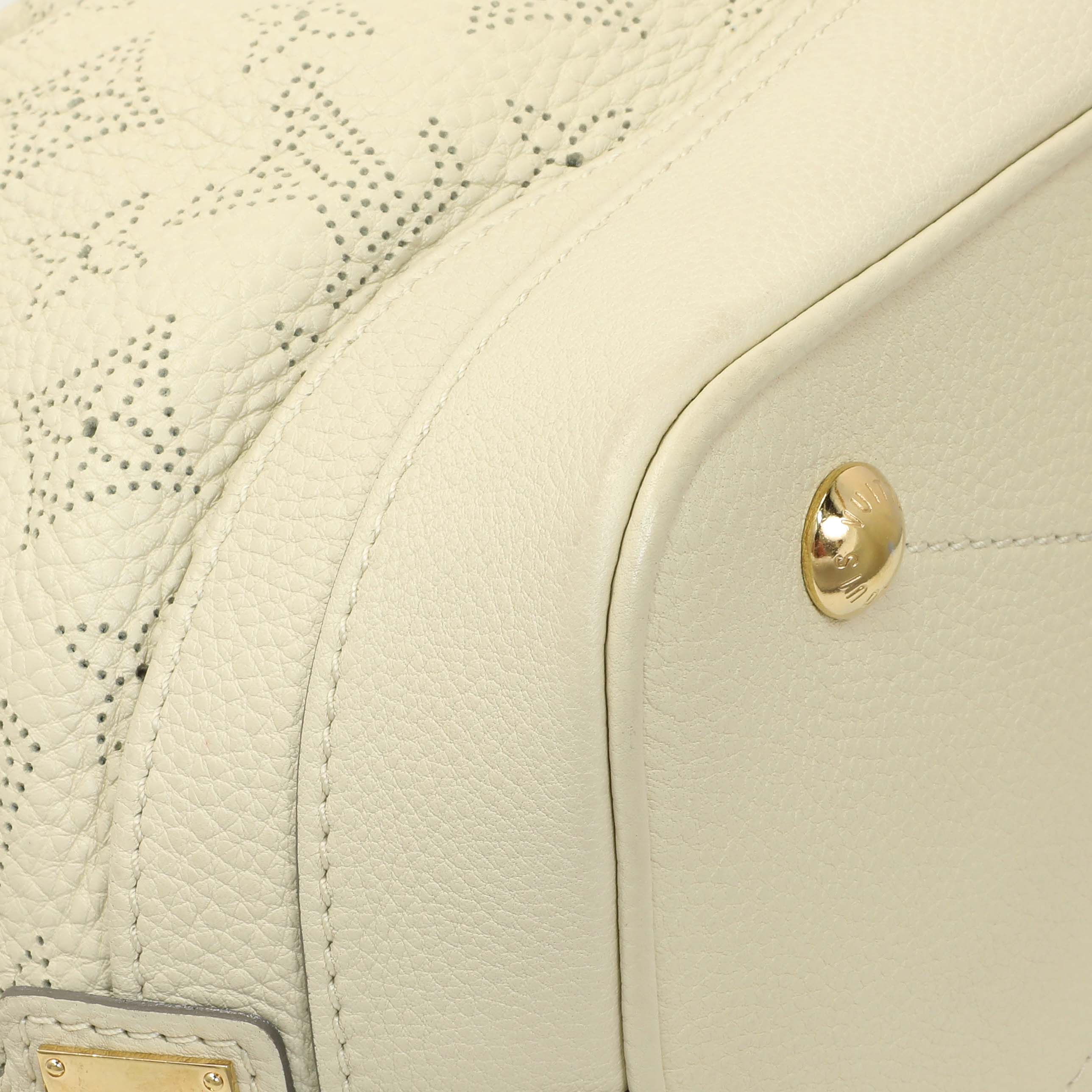 Louis Vuitton Ivory Mahina Stellar PM - Image 4