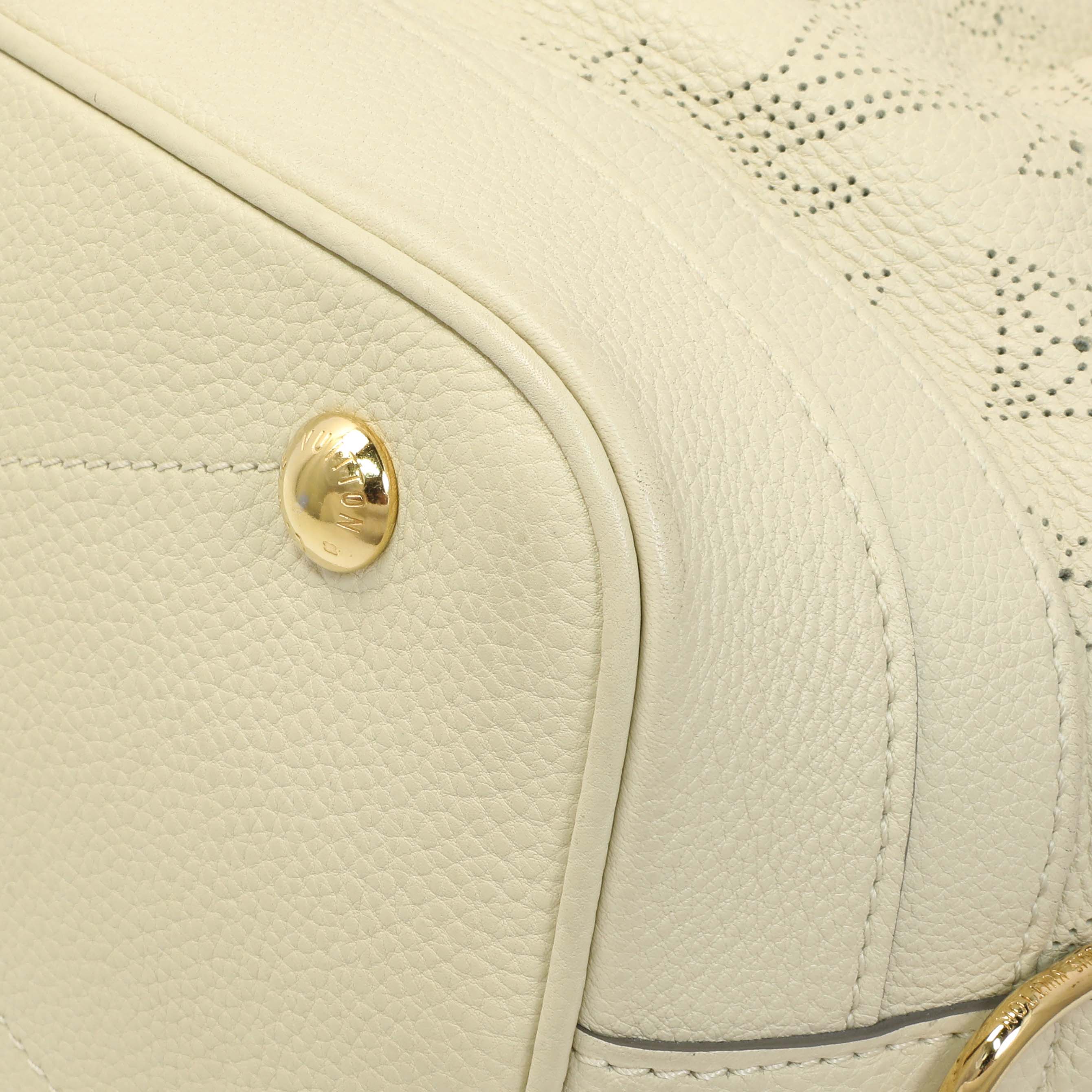 Louis Vuitton Ivory Mahina Stellar PM - Image 5