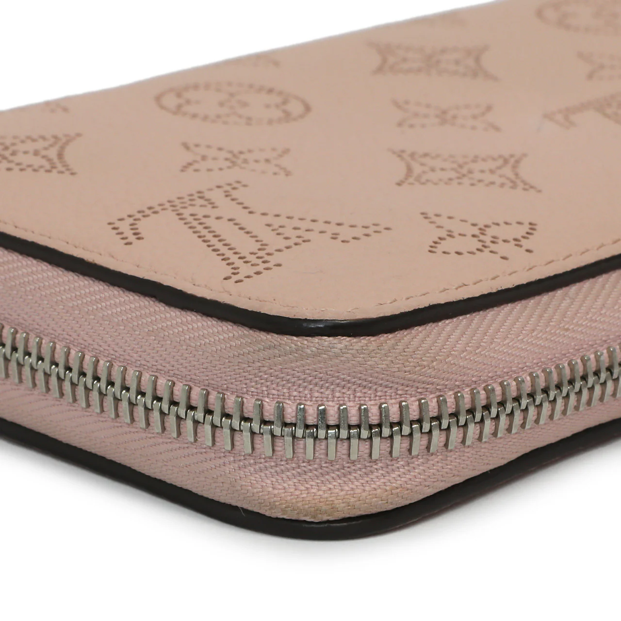 Louis Vuitton Magnolia Mahina Zippy Wallet - Image 10