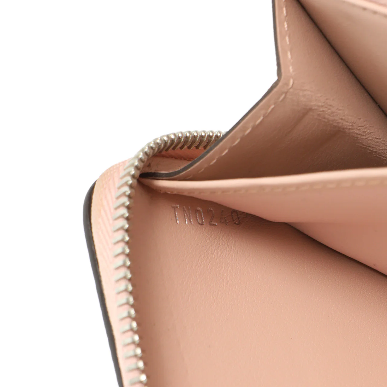 Louis Vuitton Magnolia Mahina Zippy Wallet - Image 15