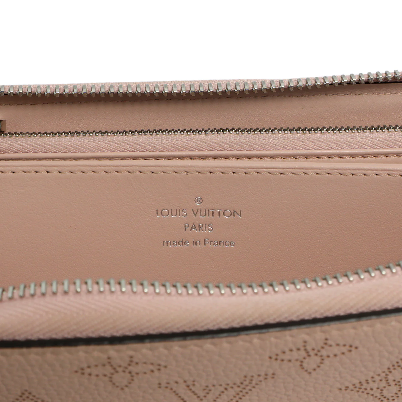 Louis Vuitton Magnolia Mahina Zippy Wallet - Image 17