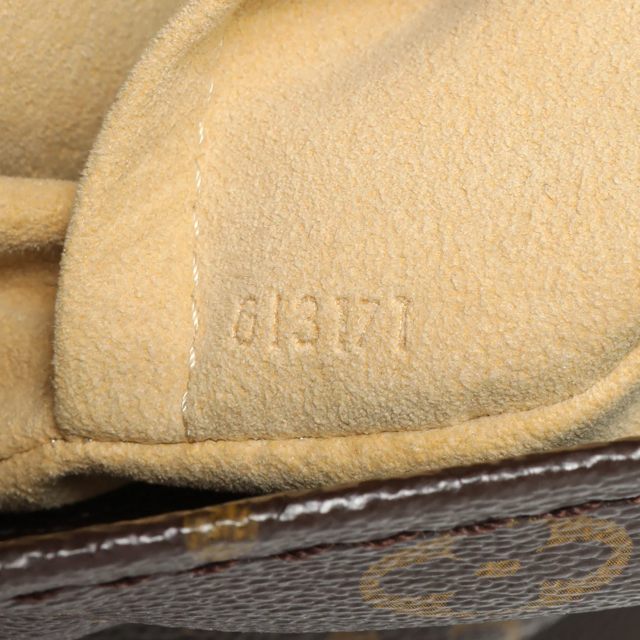 Louis Vuitton Monogram Artsy MM - Image 10