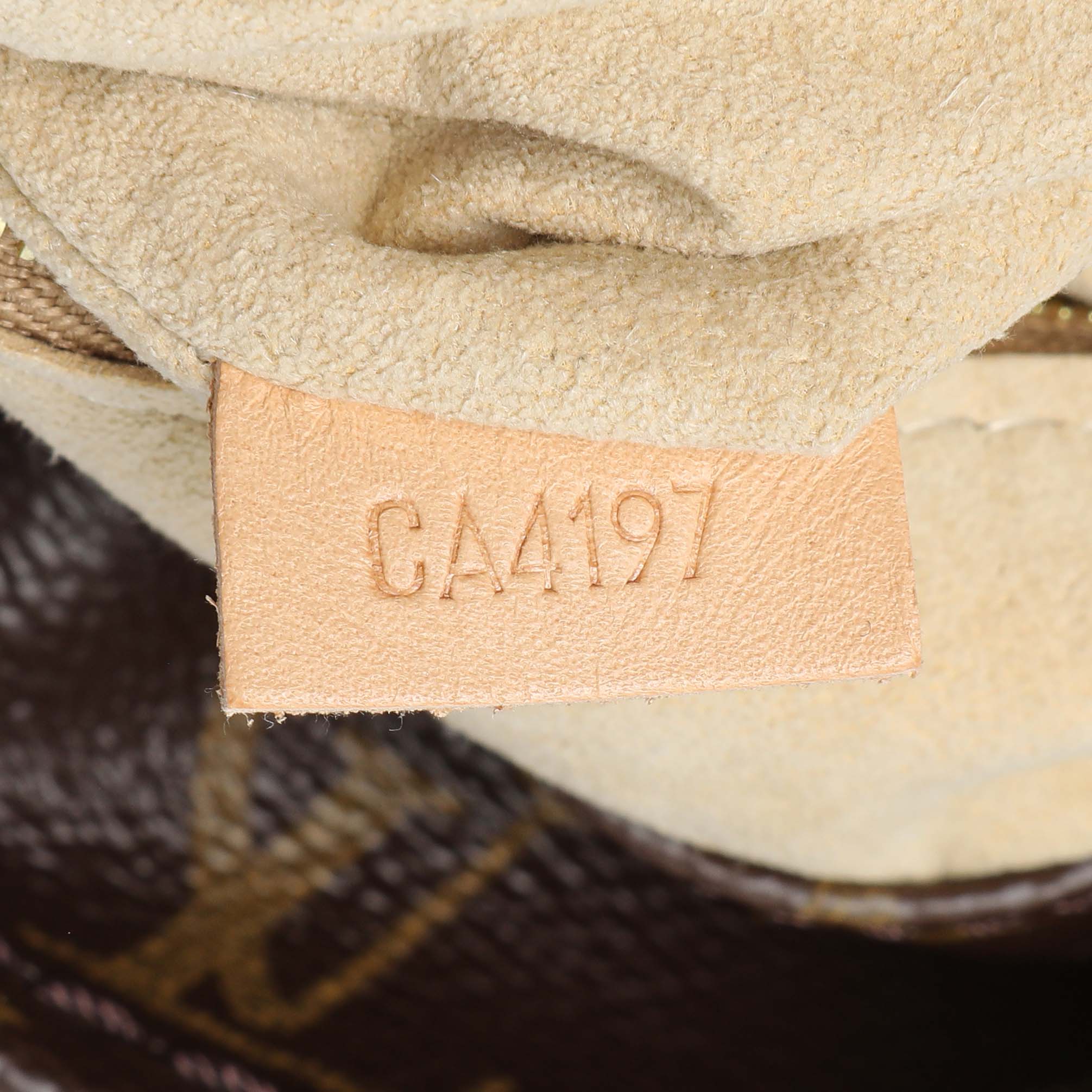 Louis Vuitton Monogram Artsy MM - Image 6