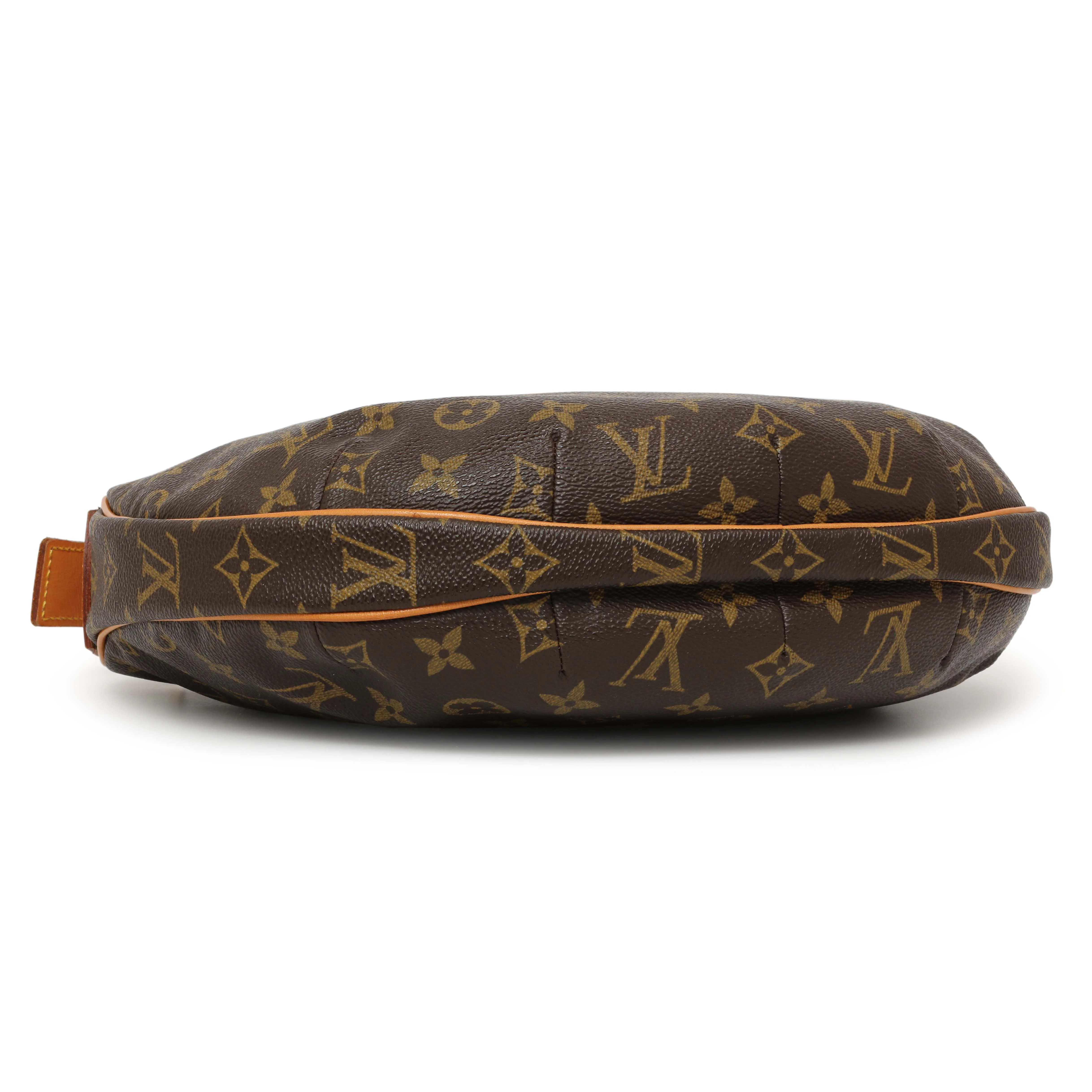 Louis Vuitton Monogram Croissant MM - Image 3