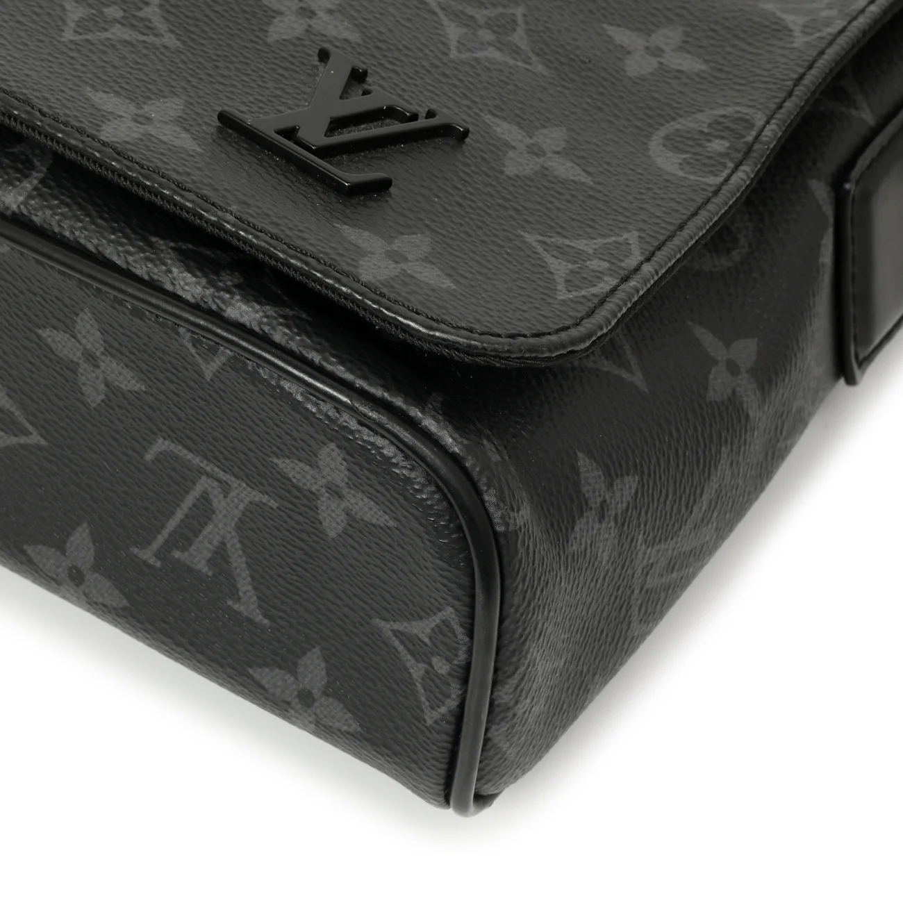 Louis Vuitton Monogram Eclipse District PM - Image 5