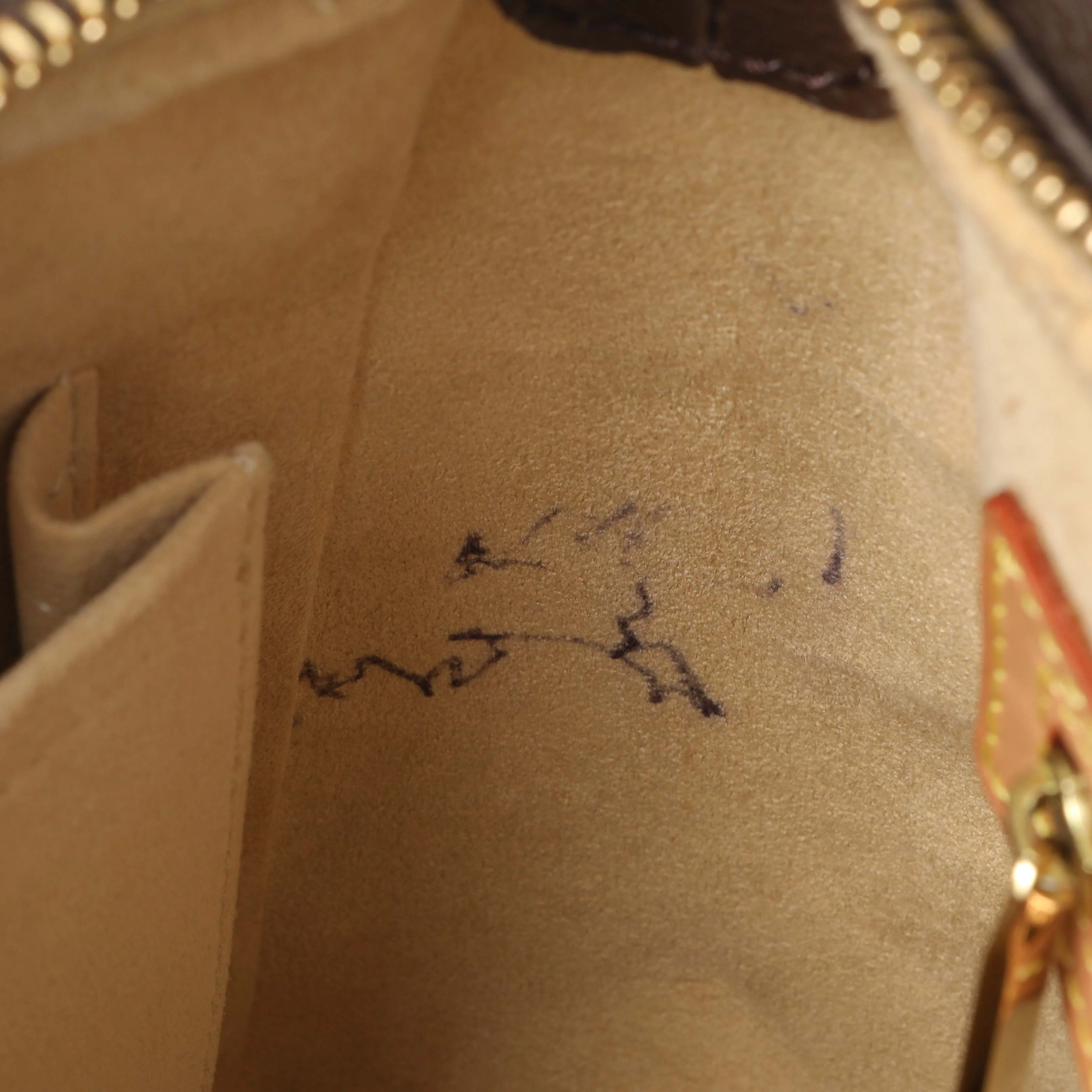 Louis Vuitton Monogram Looping MM - Image 11