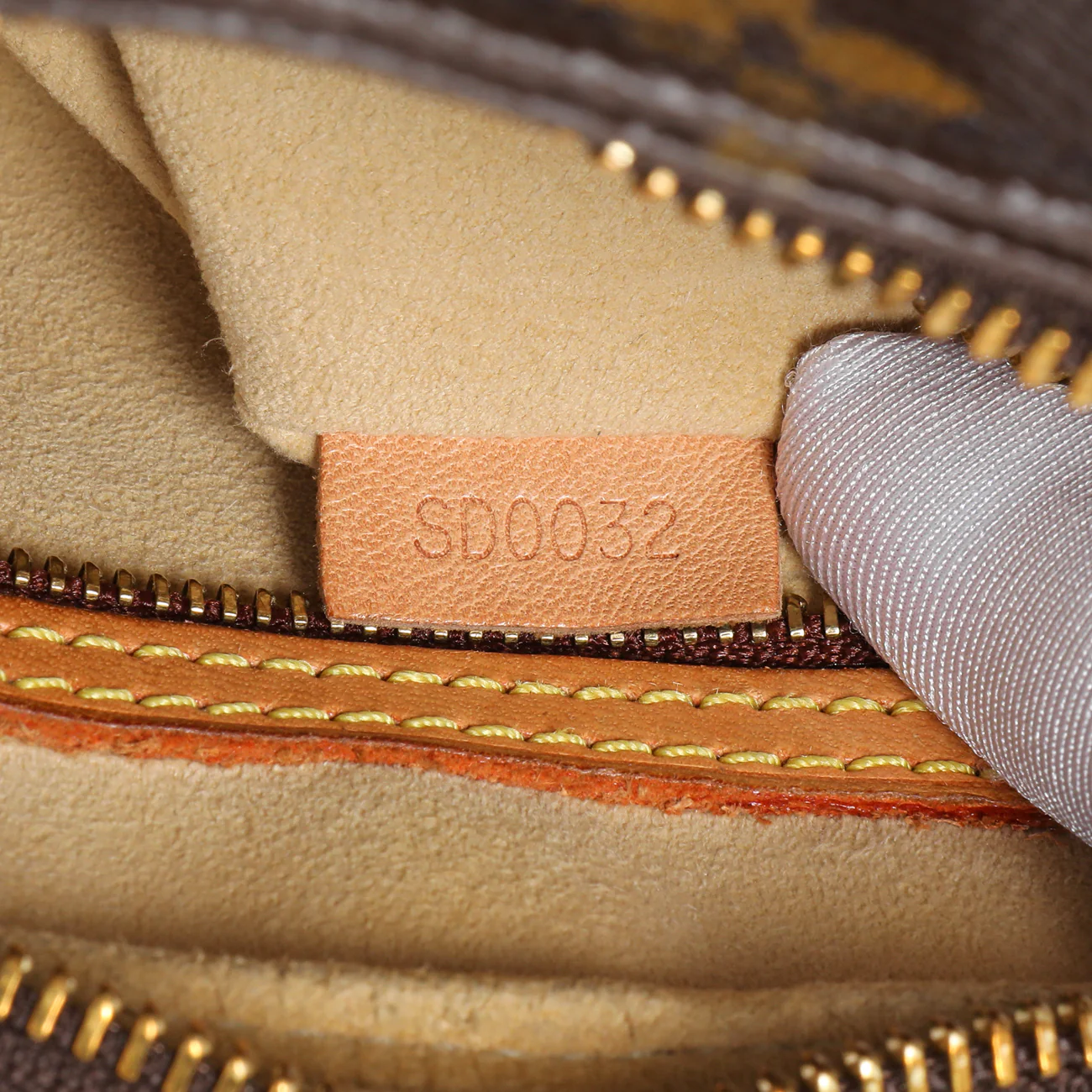 Louis Vuitton Monogram Looping MM - Image 6