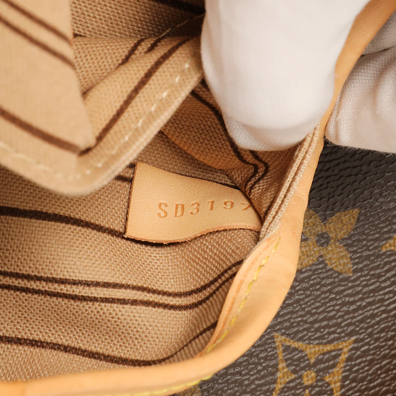 Louis Vuitton Monogram Neverfull MM - Image 6