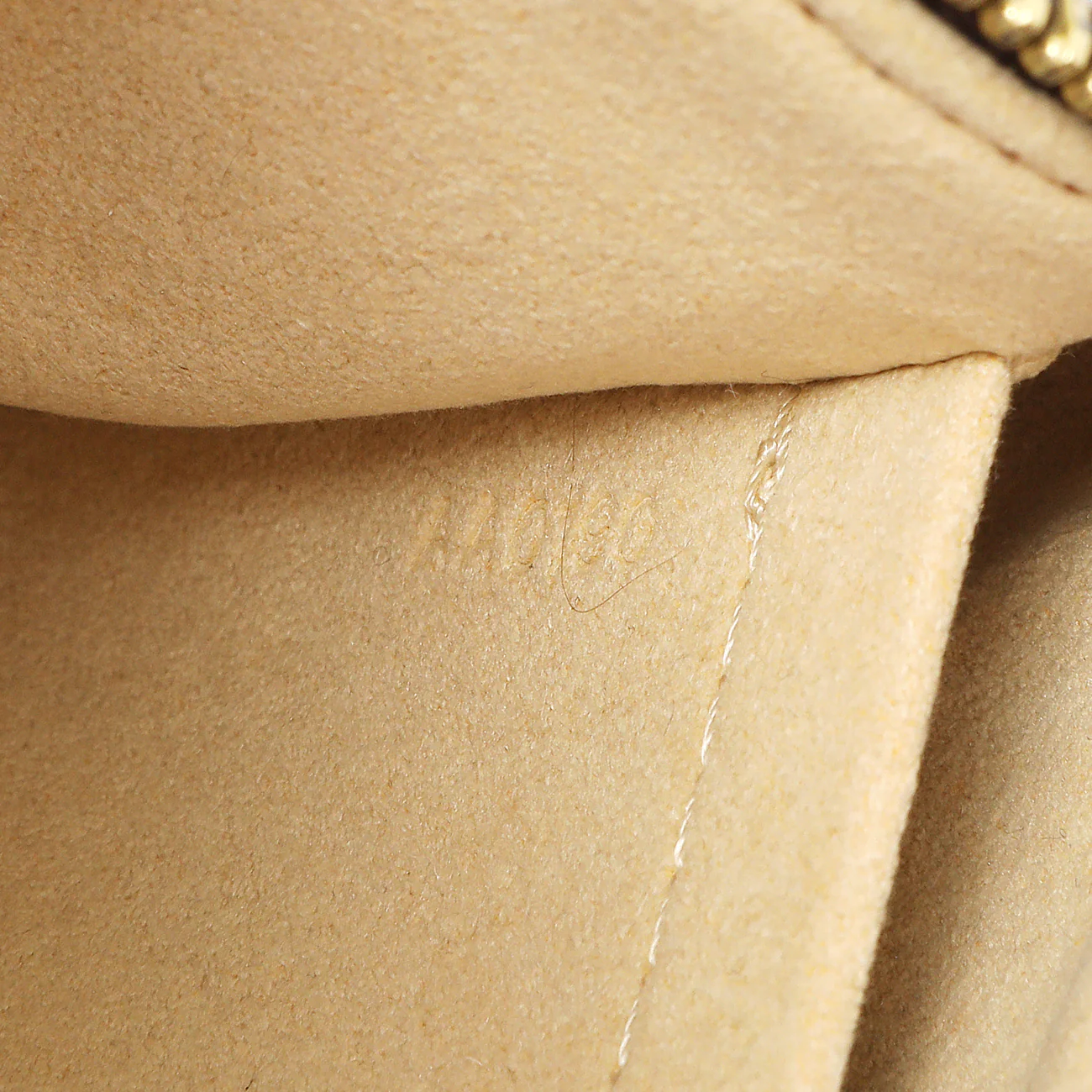 Louis Vuitton Monogram Pochette Milla MM - Image 10