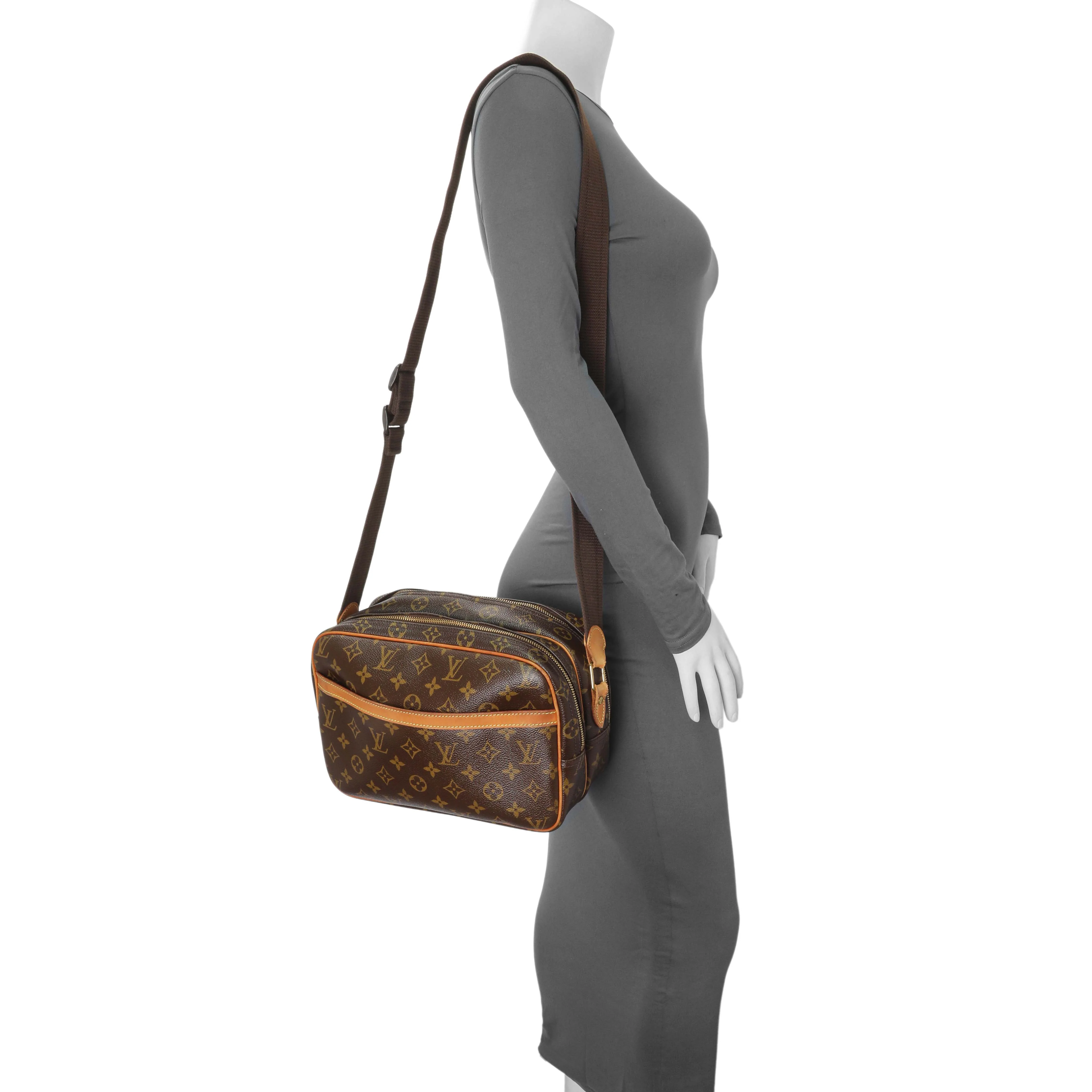 Louis Vuitton Monogram Reporter PM - Image 18