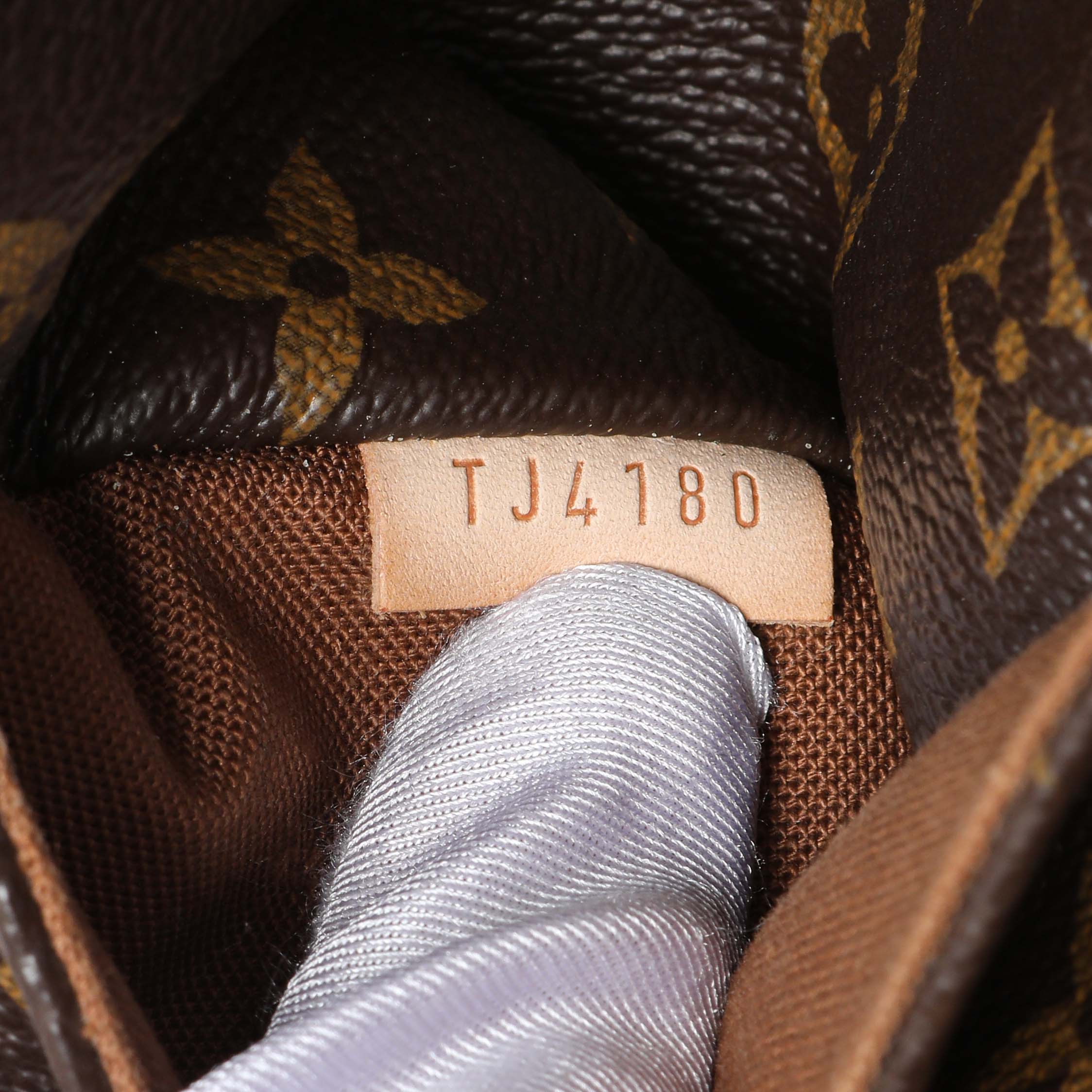 Louis Vuitton Monogram Totally MM - Image 10