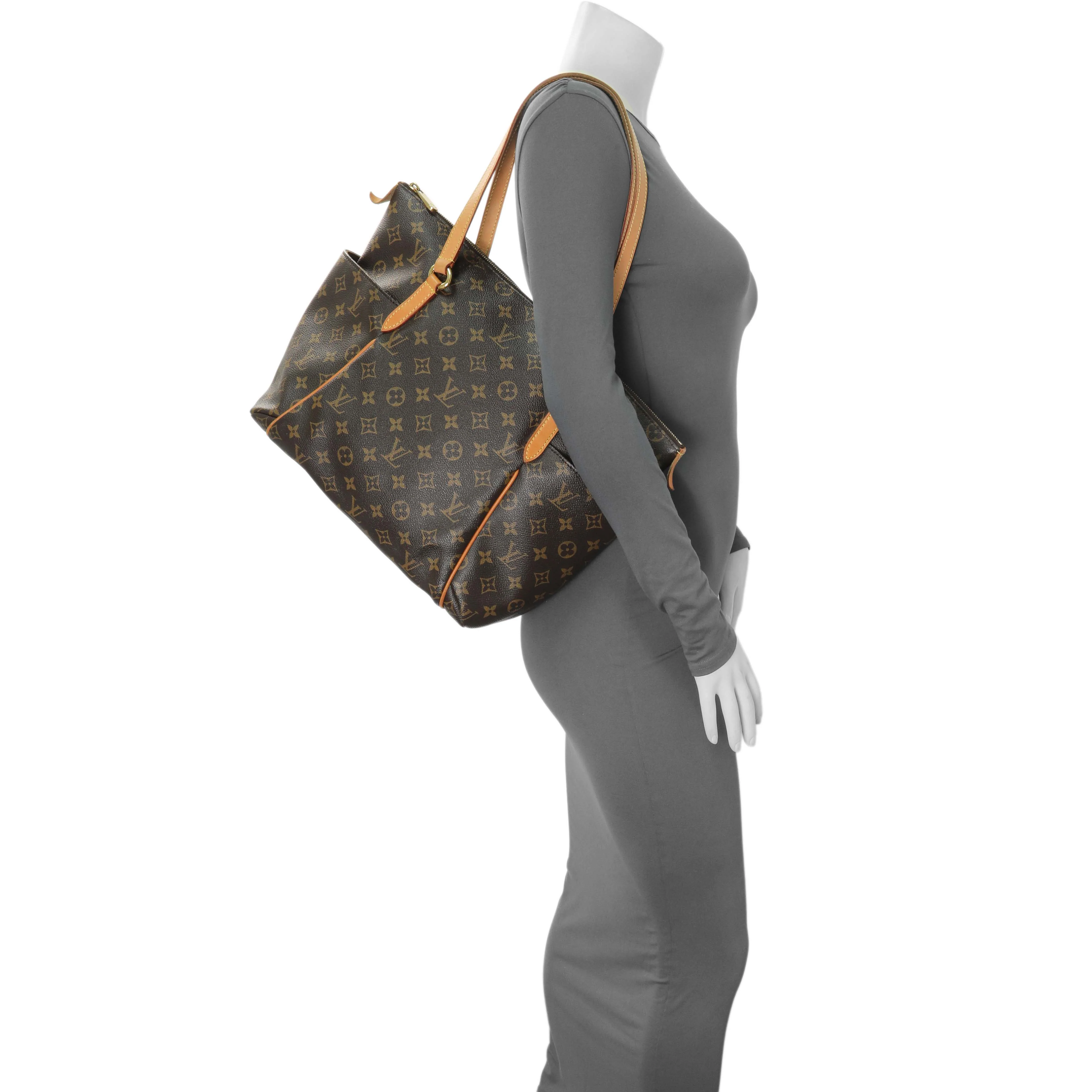 Louis Vuitton Monogram Totally MM - Image 12