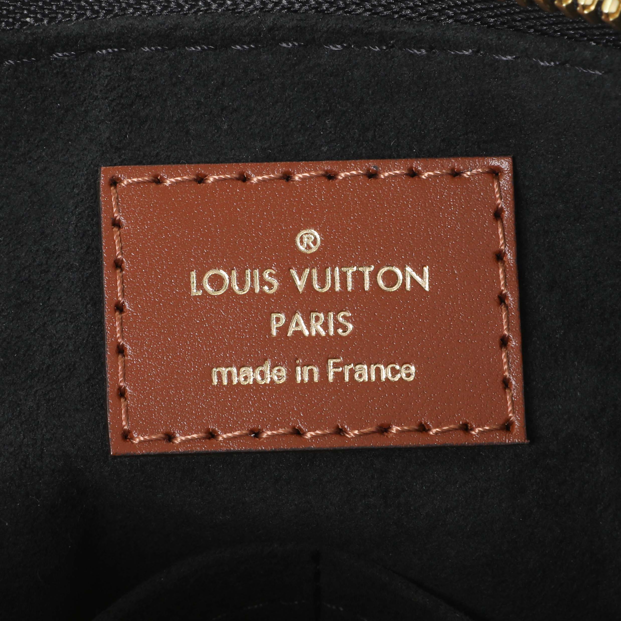 Louis Vuitton Monogram V Tote BB - Image 5
