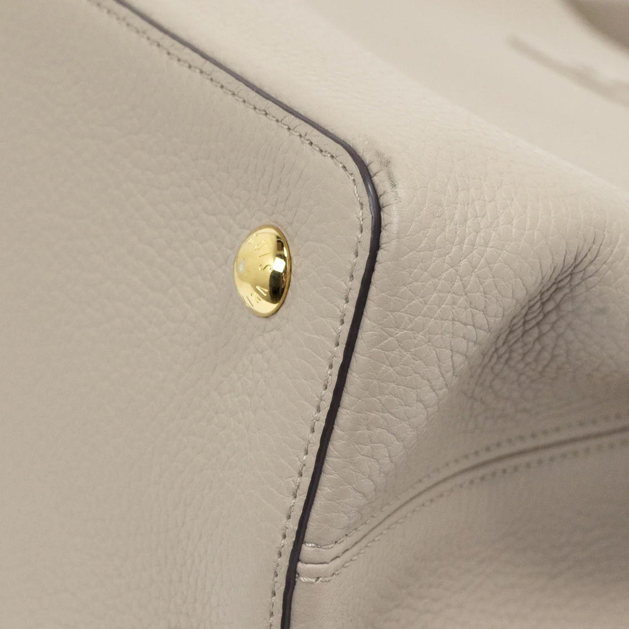 Louis Vuitton Taurillon Leather Capucines MM - Image 11