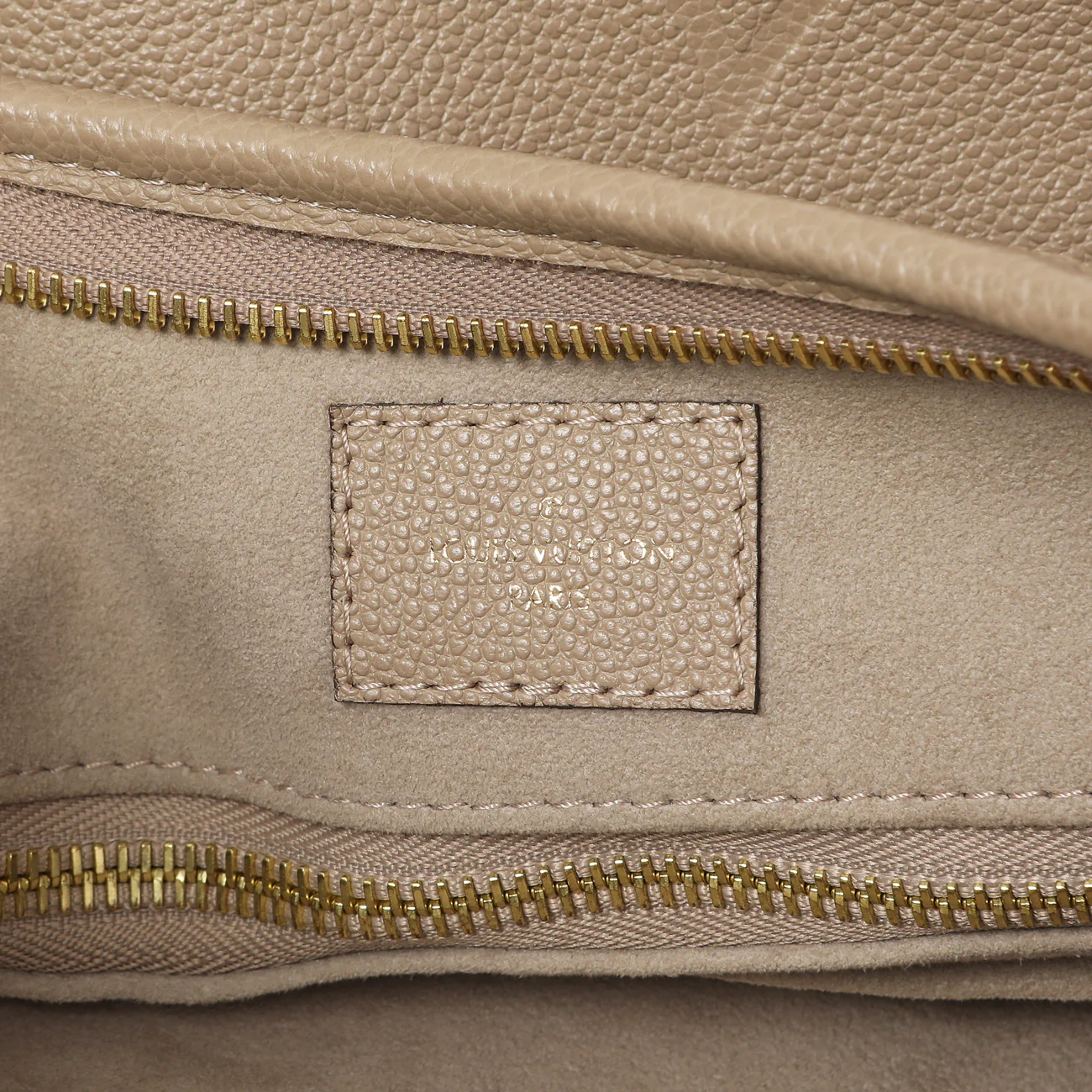 Louis Vuitton Tourterelle Empreinte Monogram Giant Carryall MM - Image 10