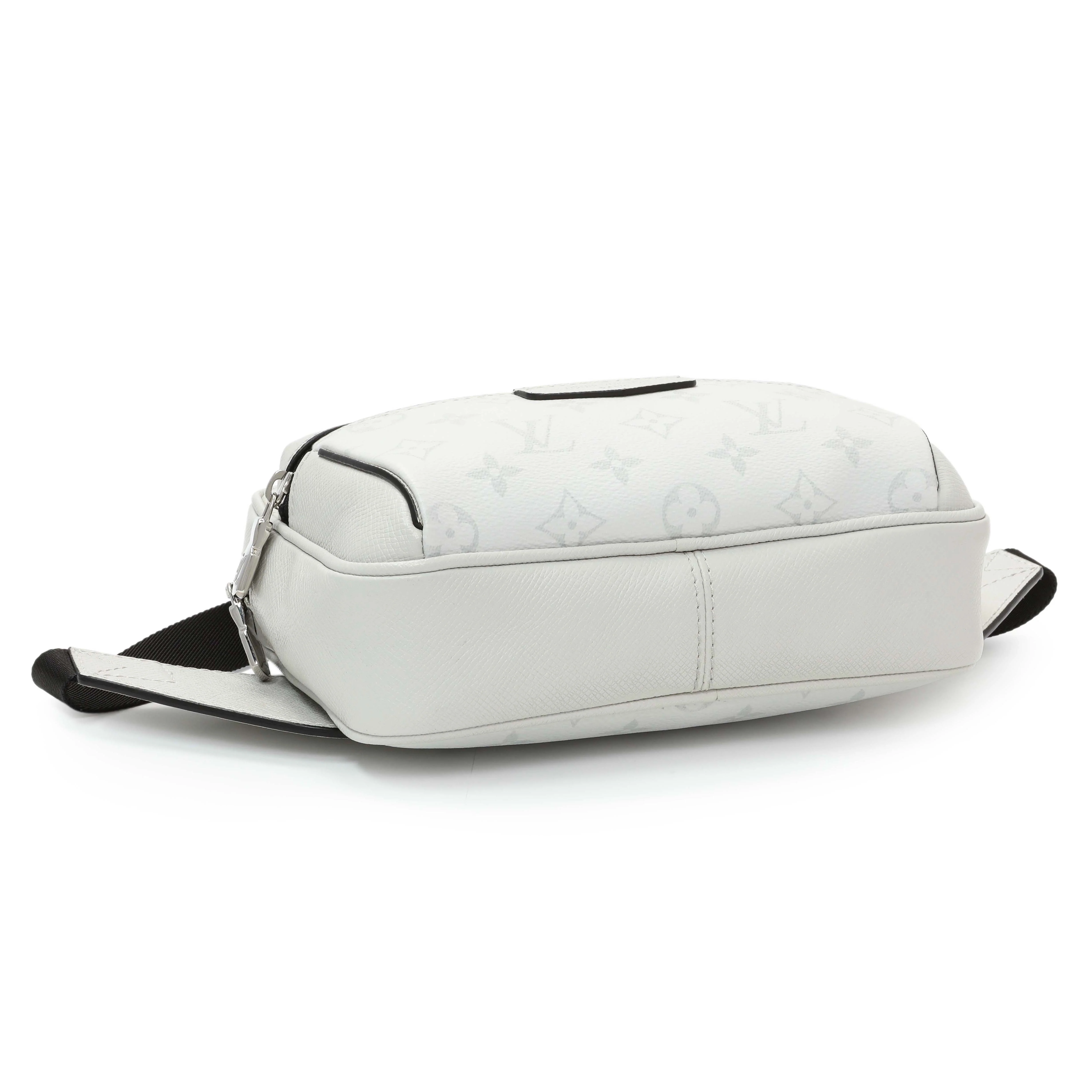 Louis Vuitton White Monogram Taiga Outdoor Bumbag - Image 3