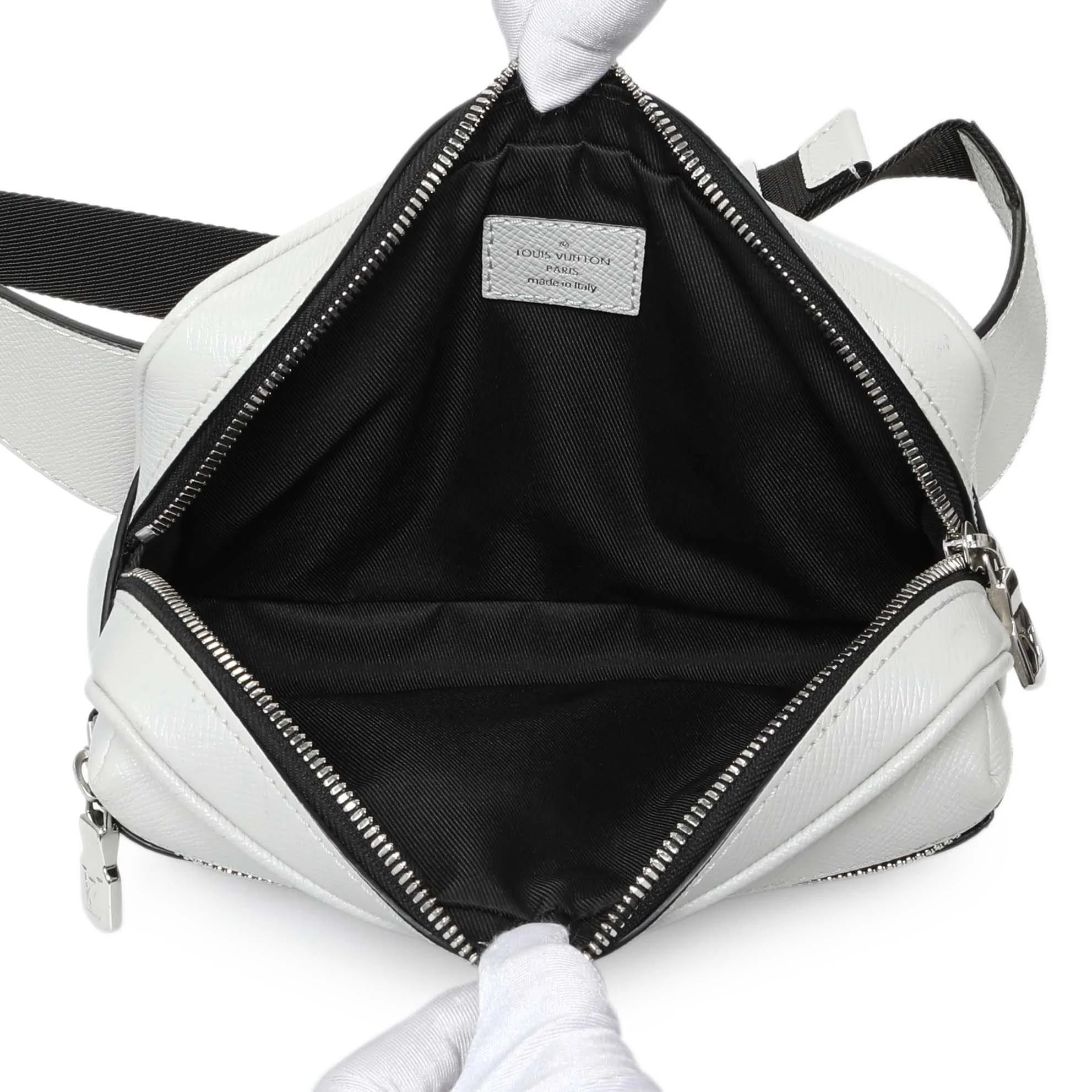 Louis Vuitton White Monogram Taiga Outdoor Bumbag - Image 4