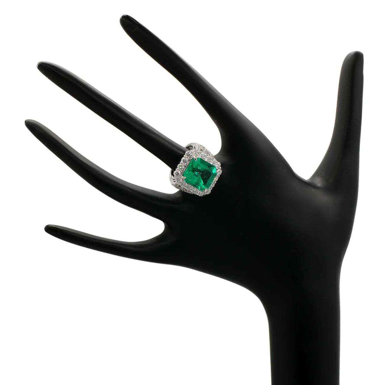 Platinum 7.54 Carat Emerald Diamond Ring - Image 4