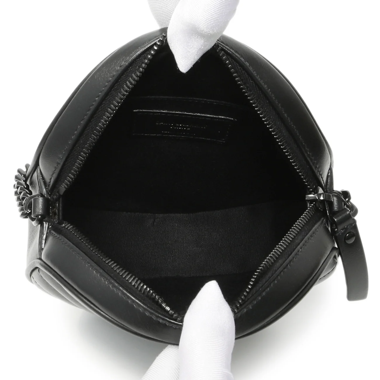 Saint Laurent Black Calfskin Matelasse Chevron Round Vinyle Camera Bag - Image 5